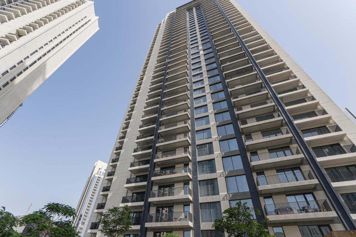 HiGuests - Artistic Apt with Balcony Overlooking Dubai Canal