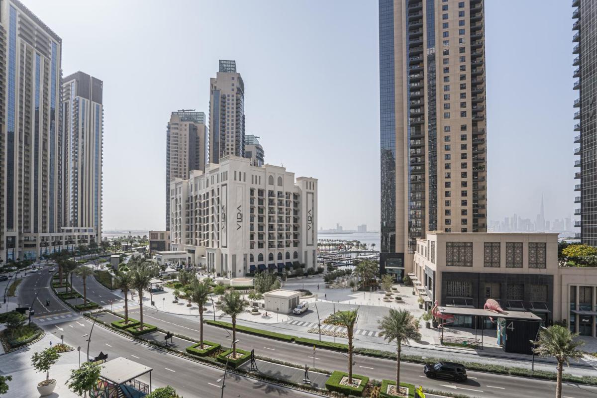 HiGuests - Artistic Apt with Balcony Overlooking Dubai Canal