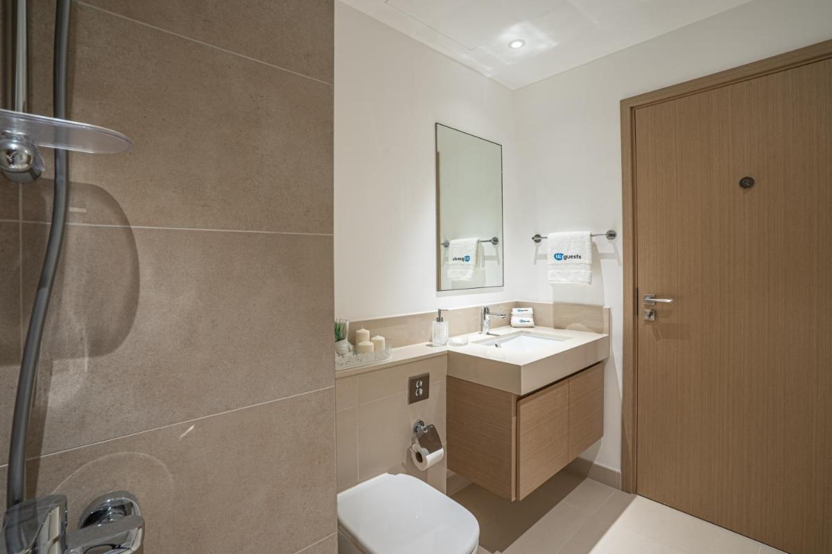 HiGuests - Artistic Apt with Balcony Overlooking Dubai Canal