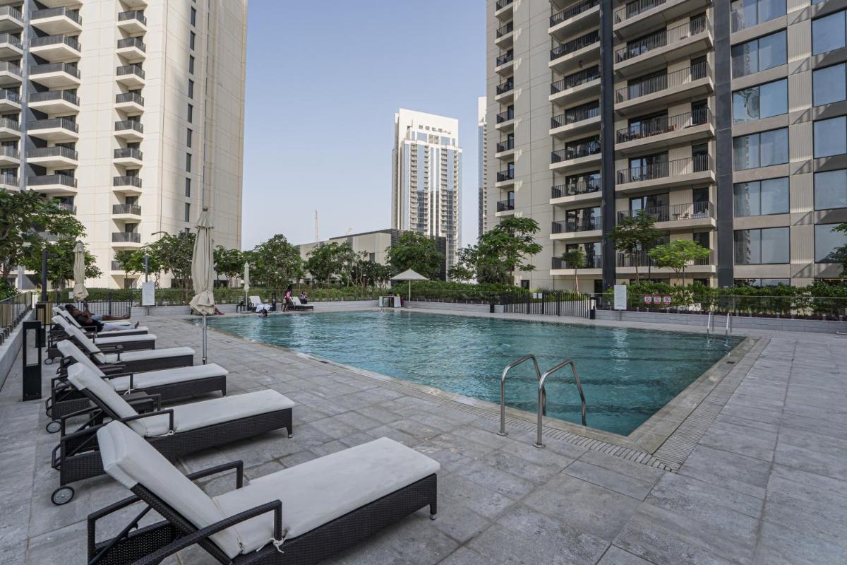HiGuests - Artistic Apt with Balcony Overlooking Dubai Canal