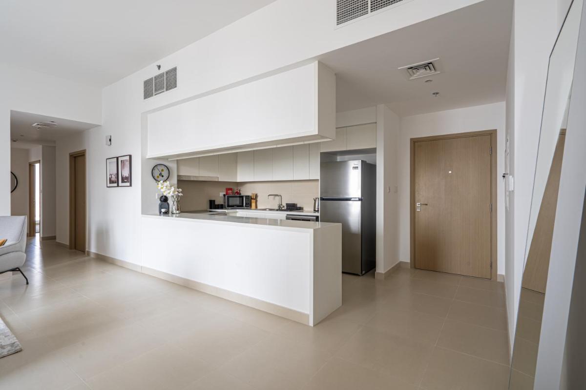 HiGuests - Artistic Apt with Balcony Overlooking Dubai Canal