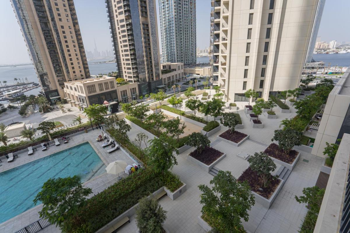 HiGuests - Artistic Apt with Balcony Overlooking Dubai Canal