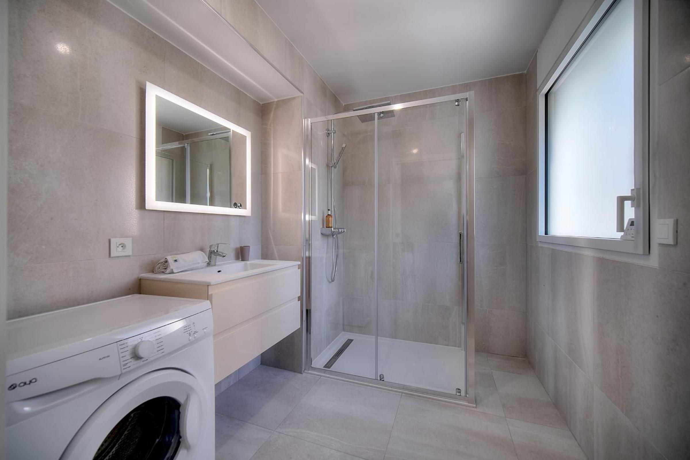 IMMOGROOM - Terrace - Bikes - BBQ - Parking - AC photo 4