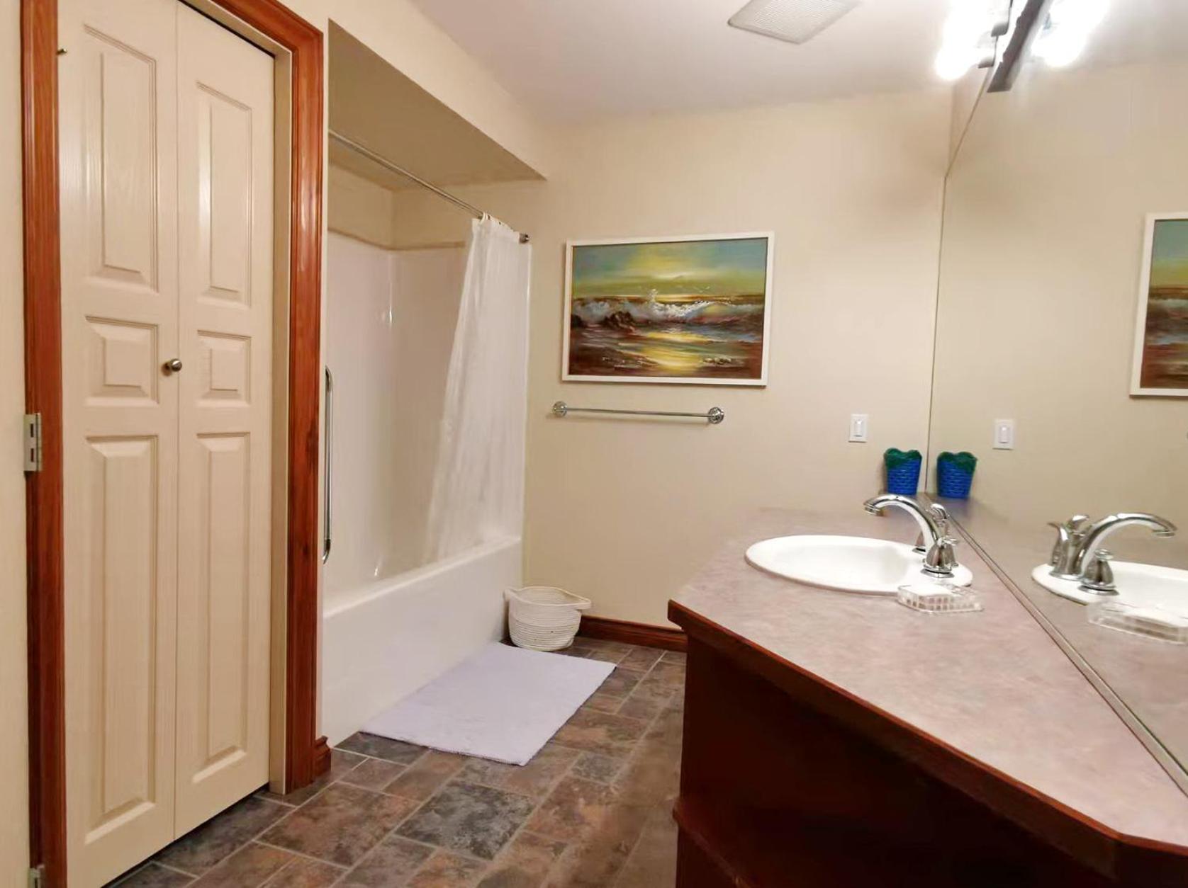 Honeymoon Suite