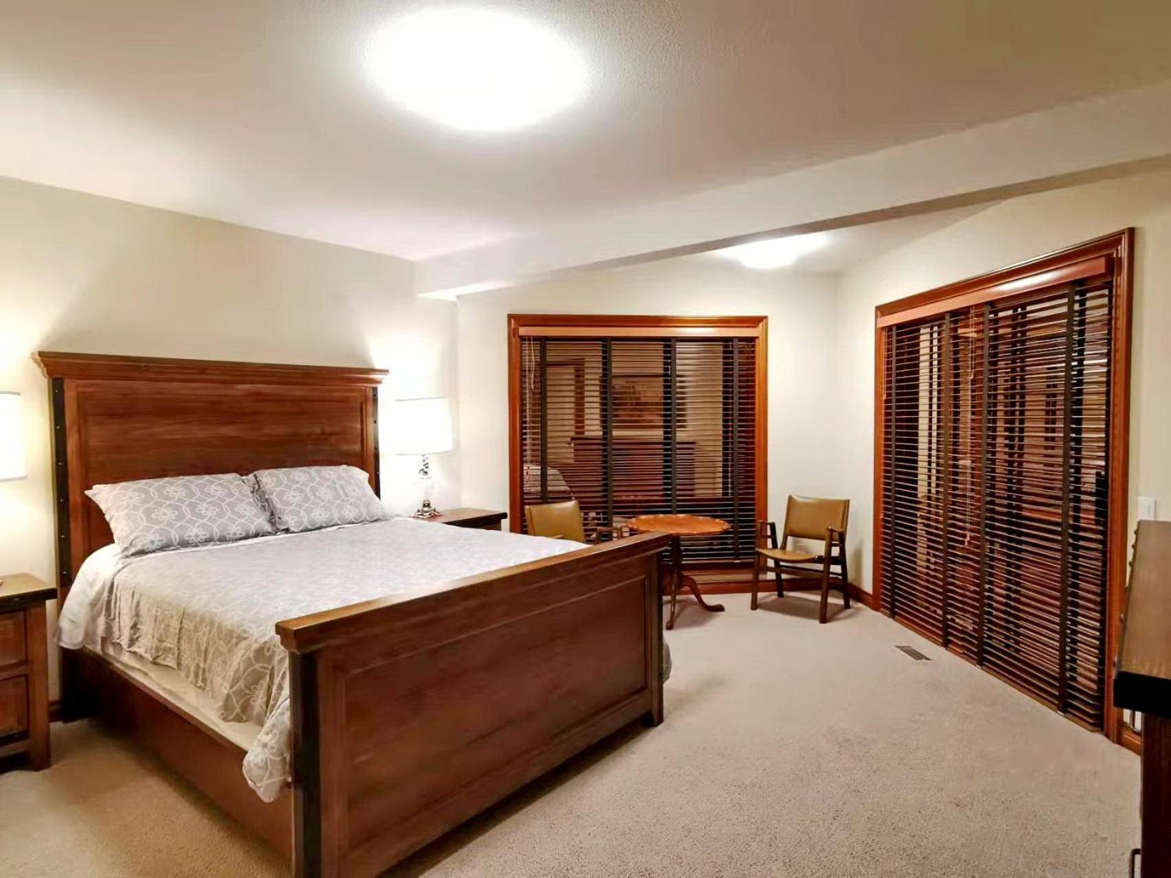 Honeymoon Suite