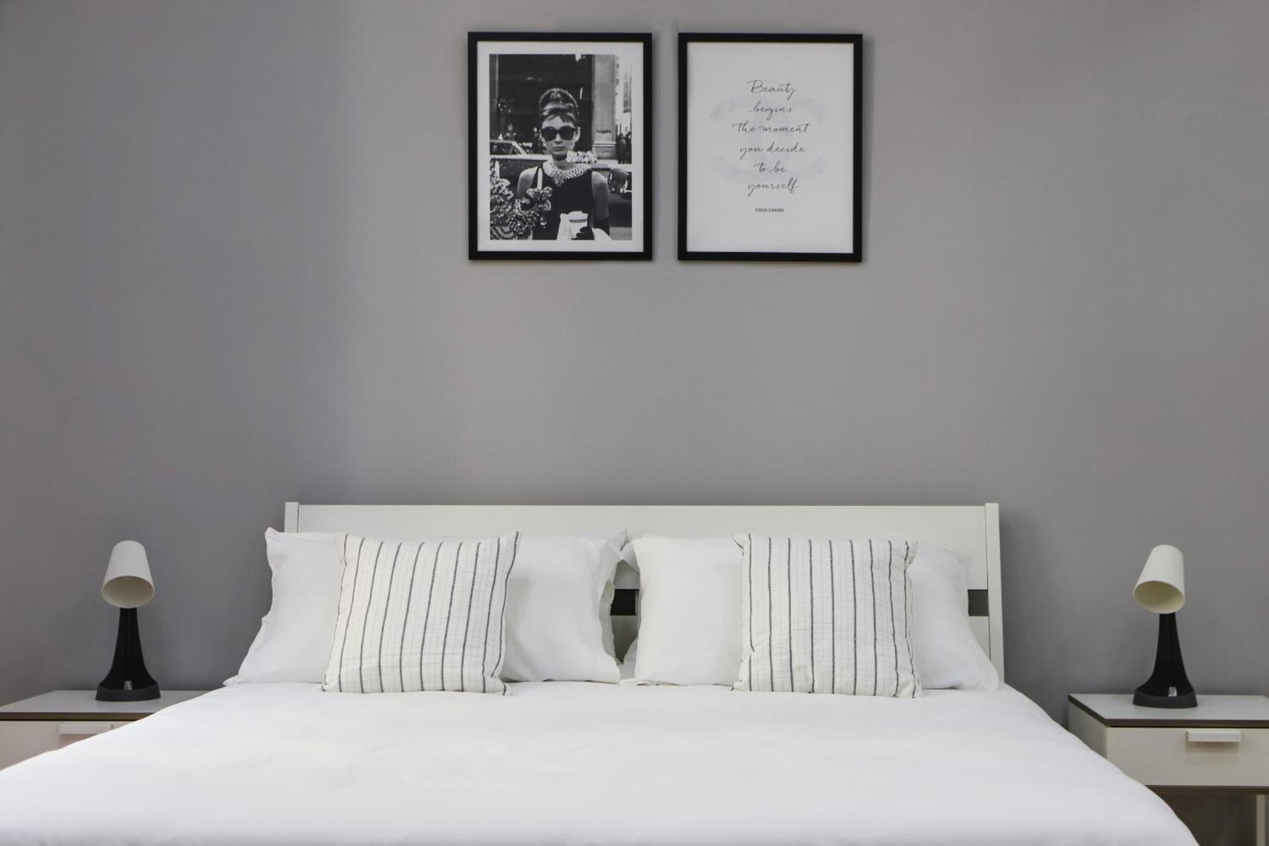 Modern Apartment at Piazza del Gesu' by Wonderful Italy photo 4
