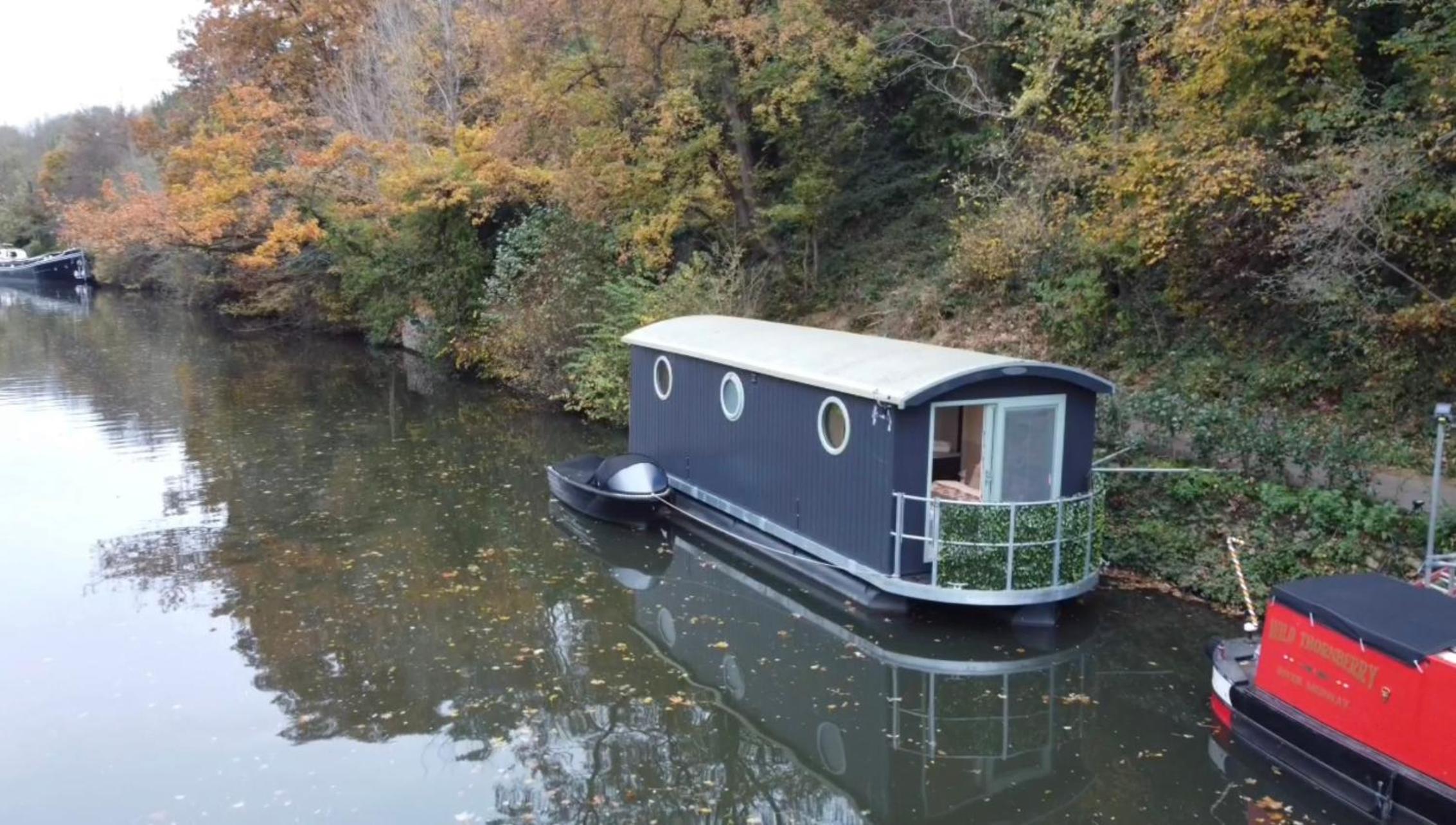 Lady Florence, Spring Unique River Boat with Castle Views