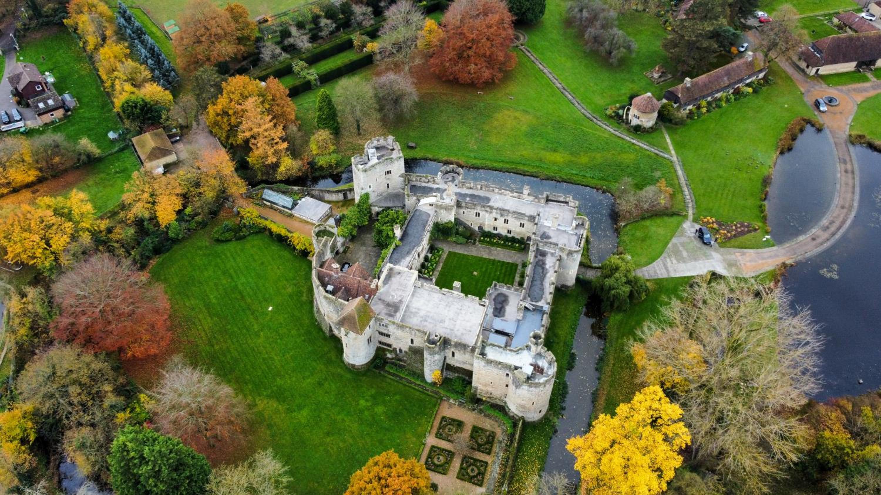 Lady Florence, Spring Unique River Boat with Castle Views