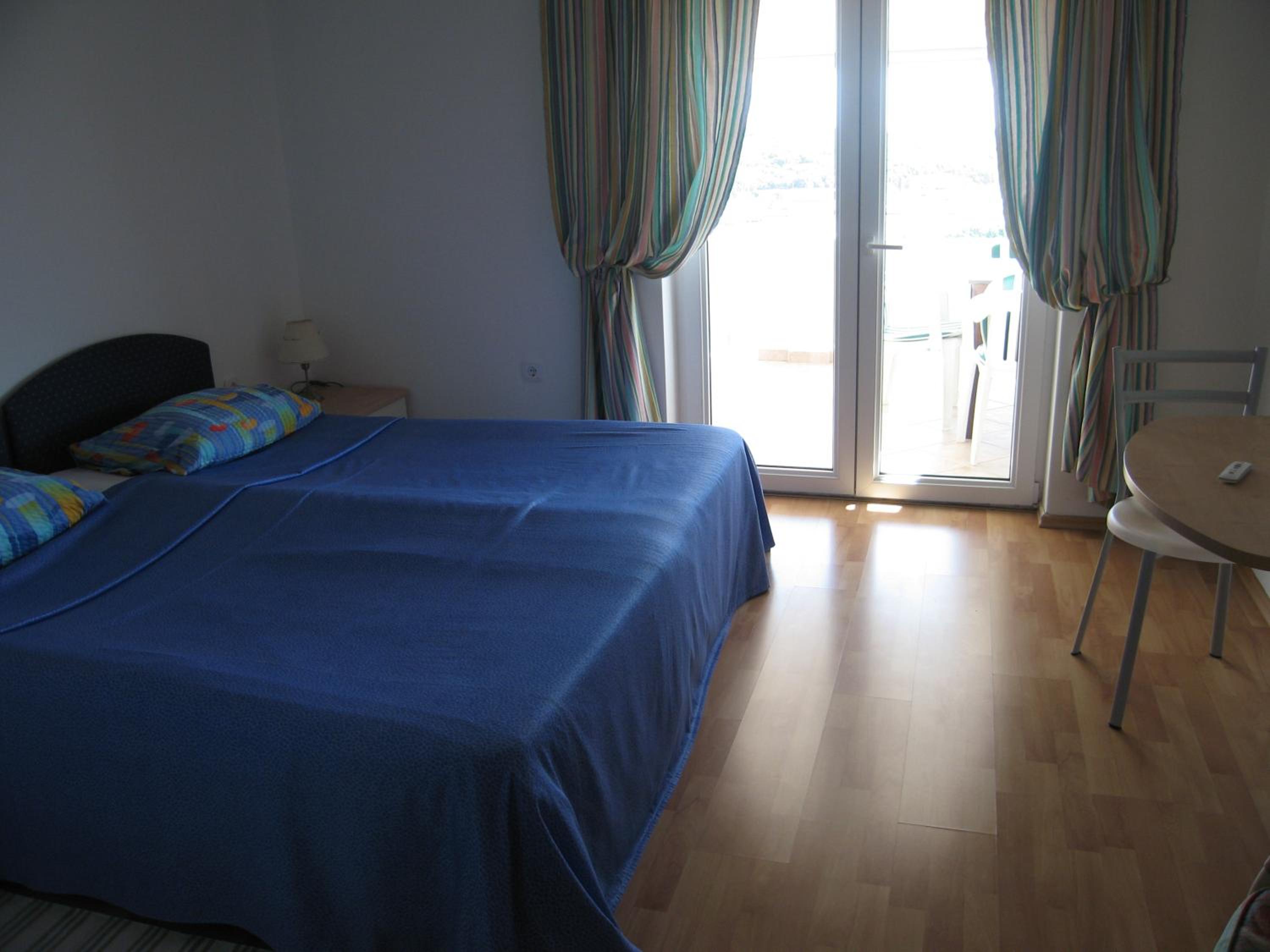 Zimmer F2 view 4