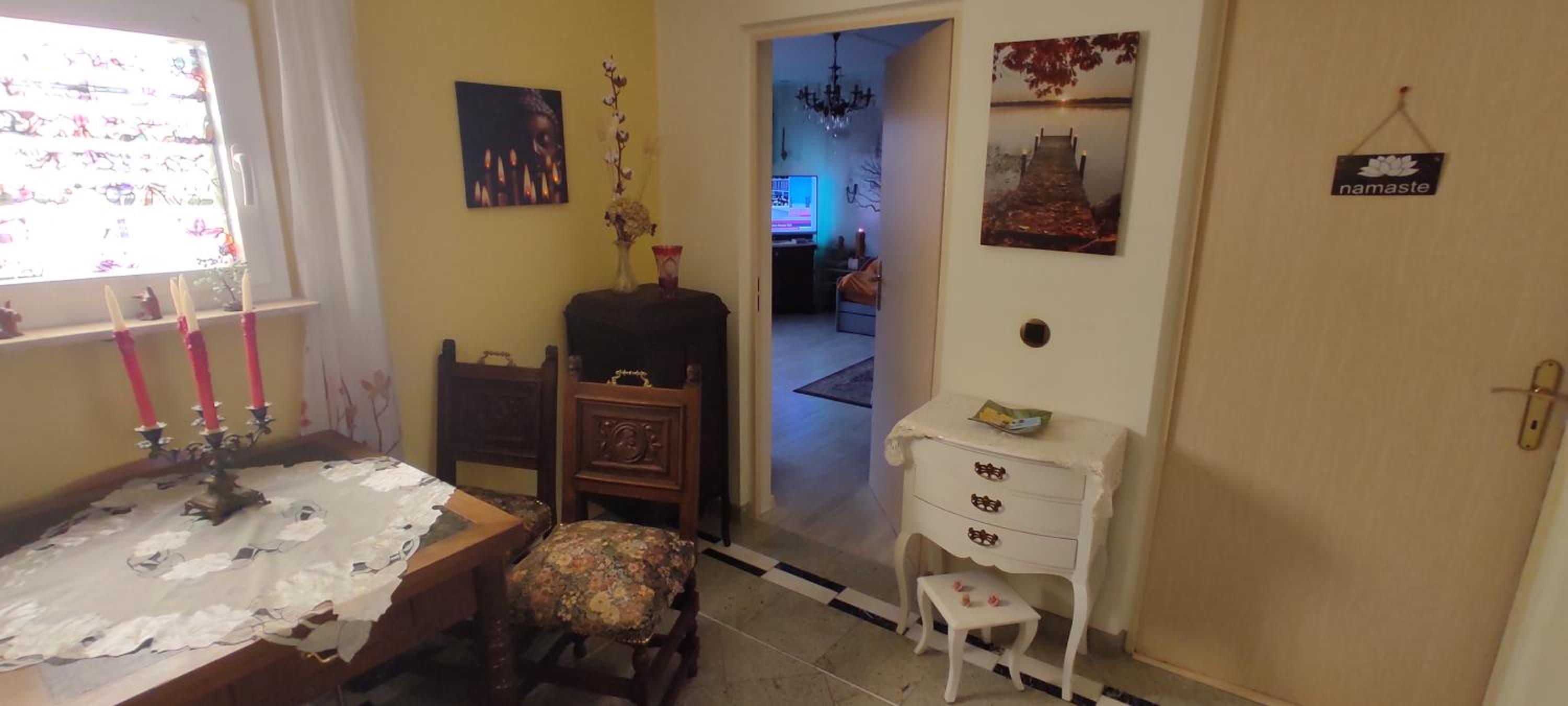 Weltoffenes privates Gästezimmer bei LGBTQ freundlichen Gastgeber der mit in der Wohnung lebt
