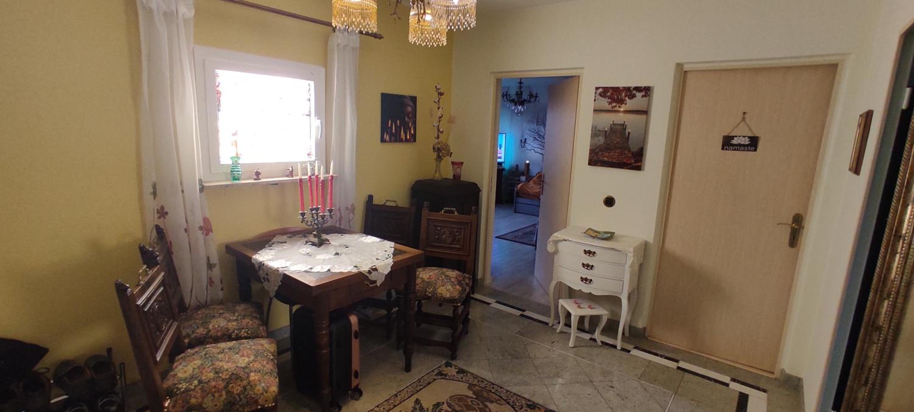 Weltoffenes privates Gästezimmer bei LGBTQ freundlichen Gastgeber der mit in der Wohnung lebt