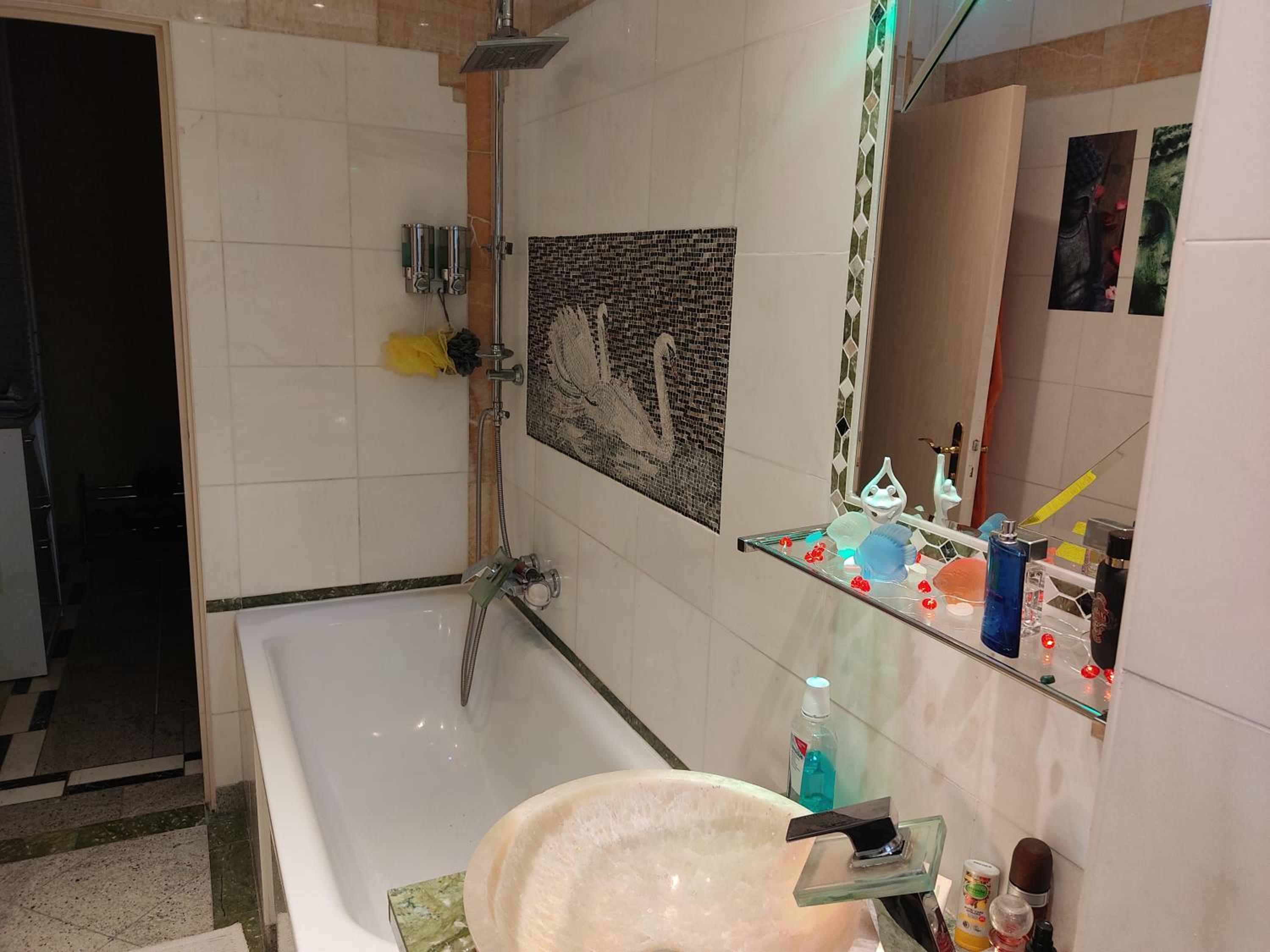Weltoffenes privates Gästezimmer bei LGBTQ freundlichen Gastgeber der mit in der Wohnung lebt