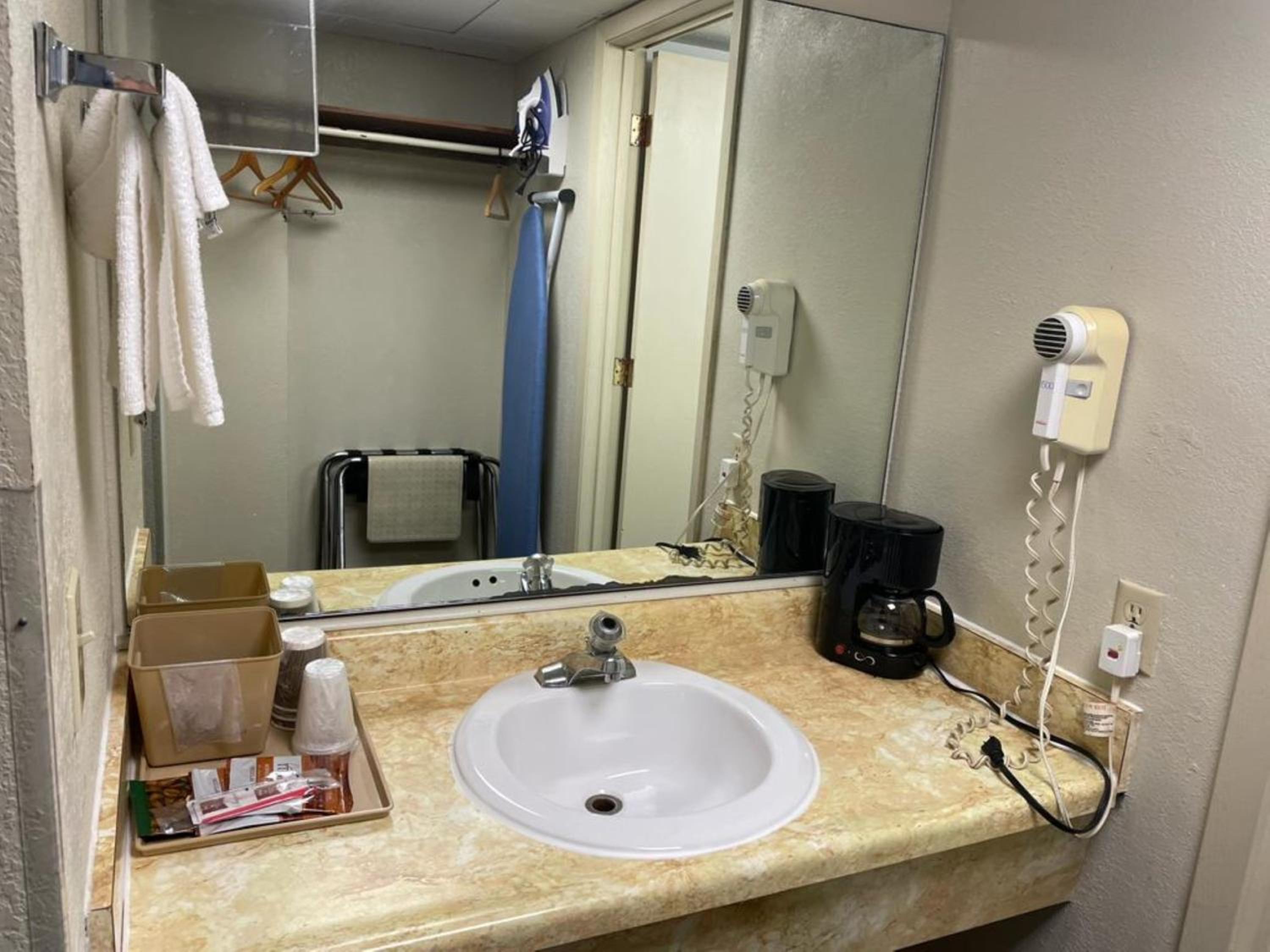 Emporia Vacations - Knights Inn  Suites Emporia - Property Image 115