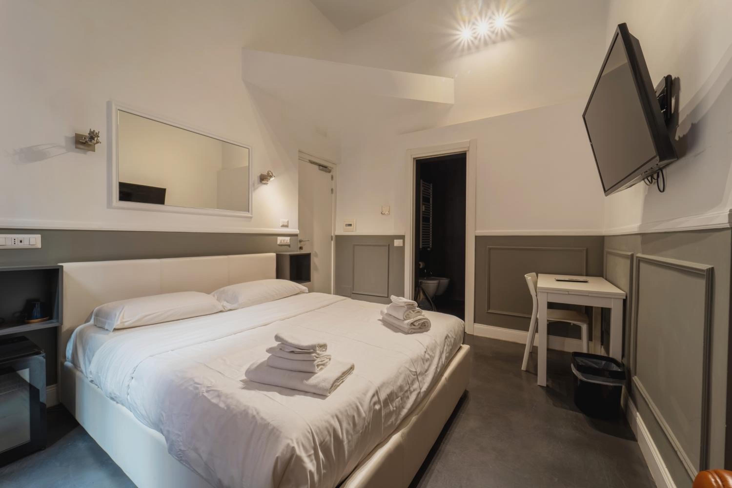 WE LOVE ROMA Guest House