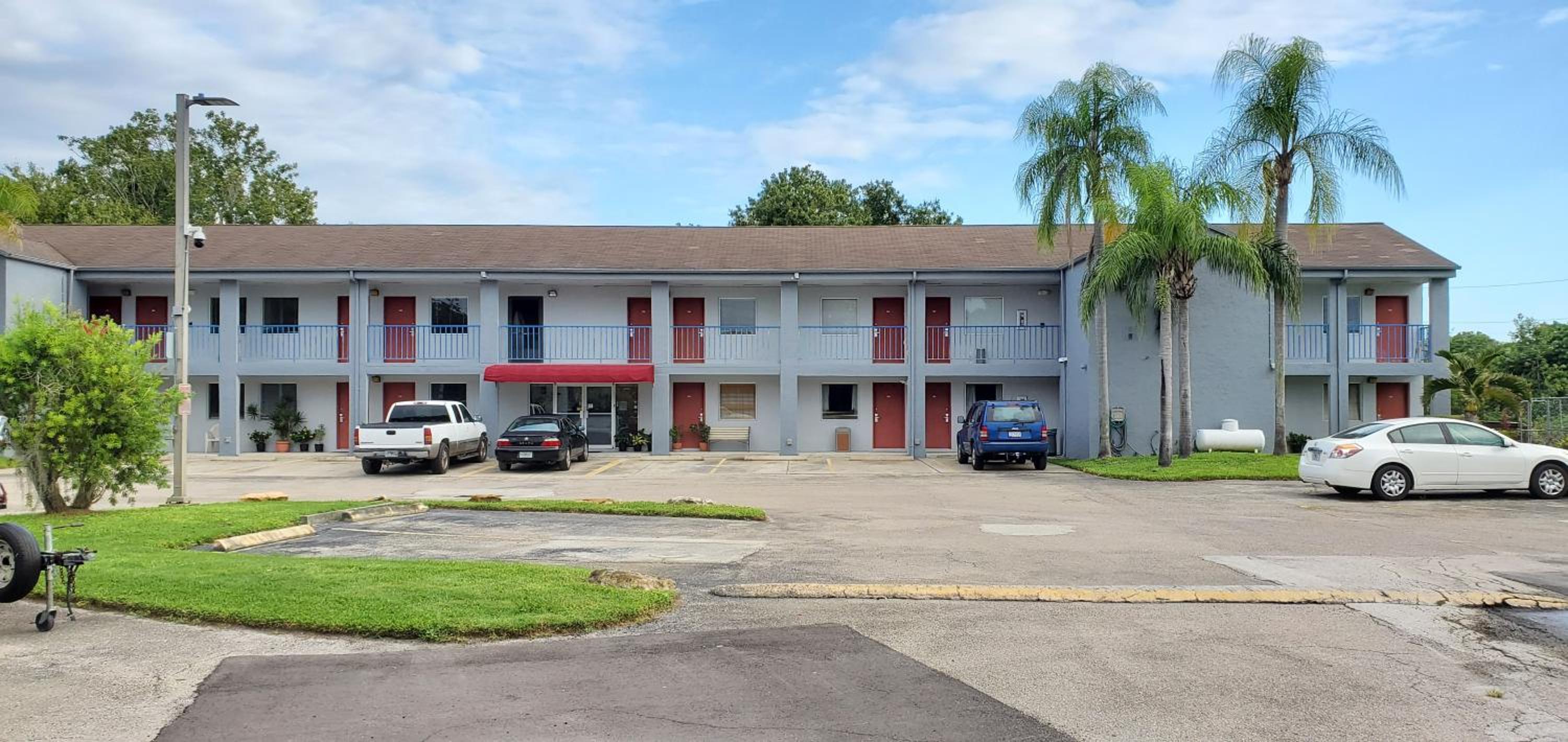 Okeechobee Vacations - Lakeview Inn  Suites Okeechobee - Property Image 1