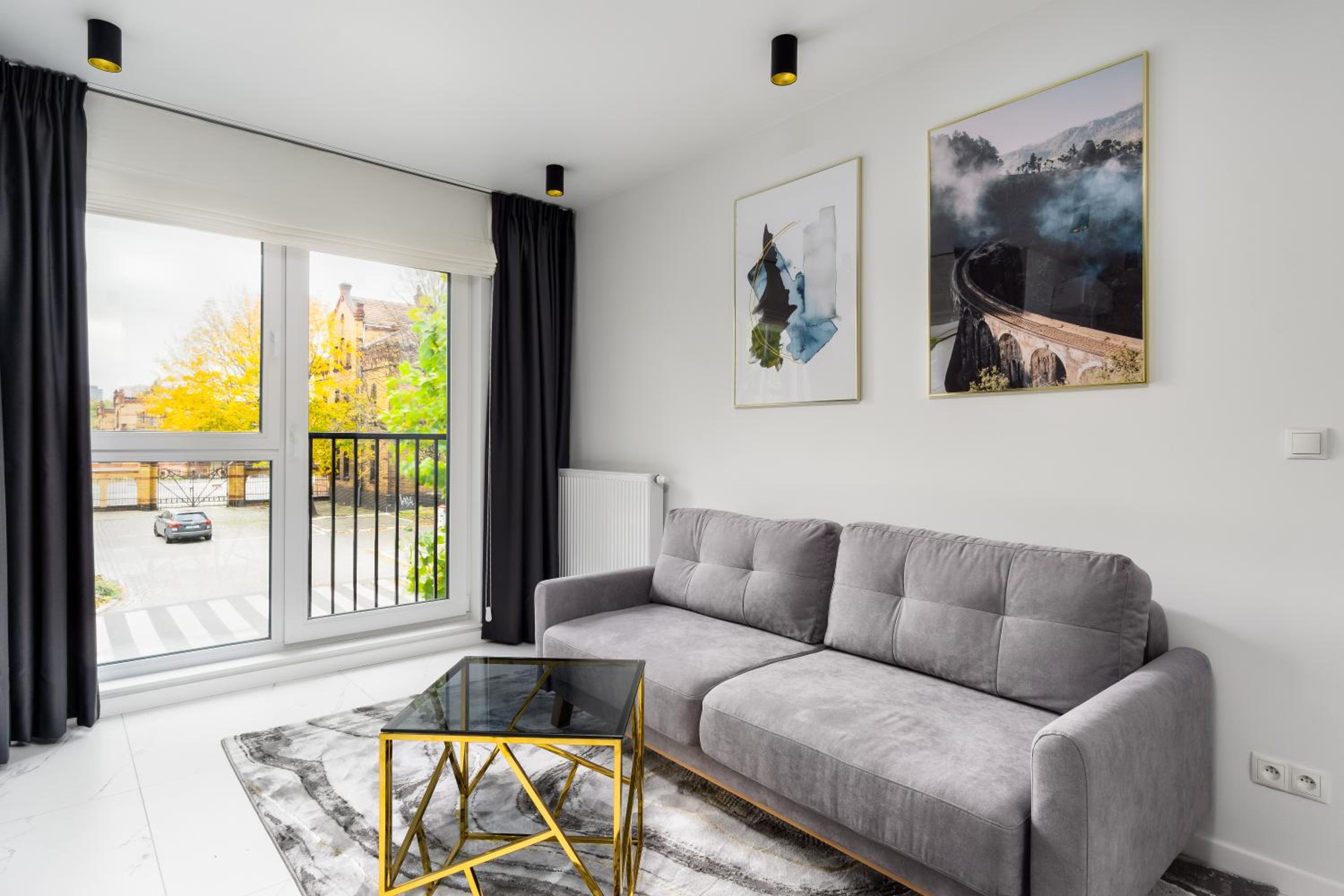 EL Apartments - Diadem view 2