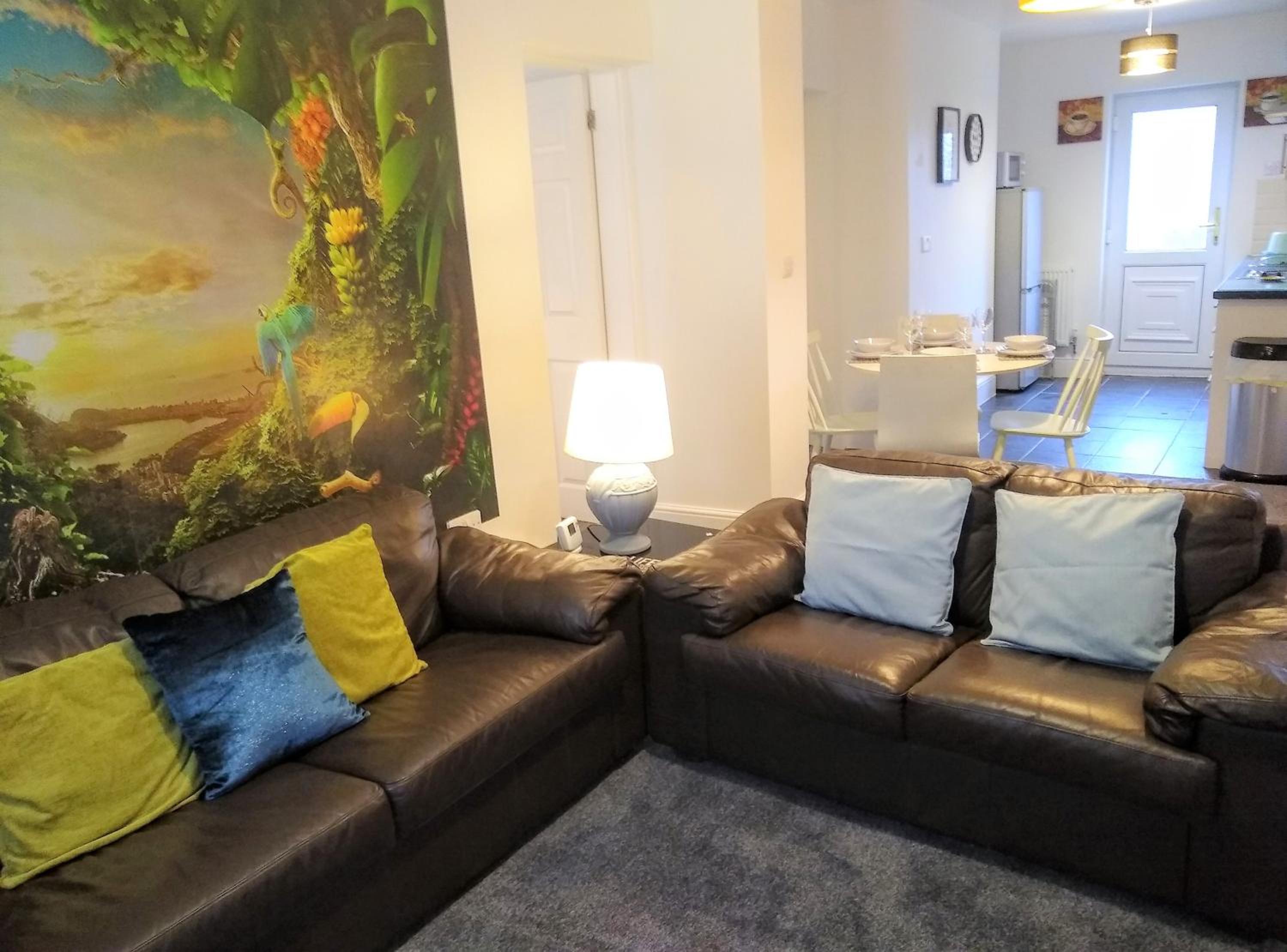 Modern comfy 2-Bedroom flat in St Helens view 2
