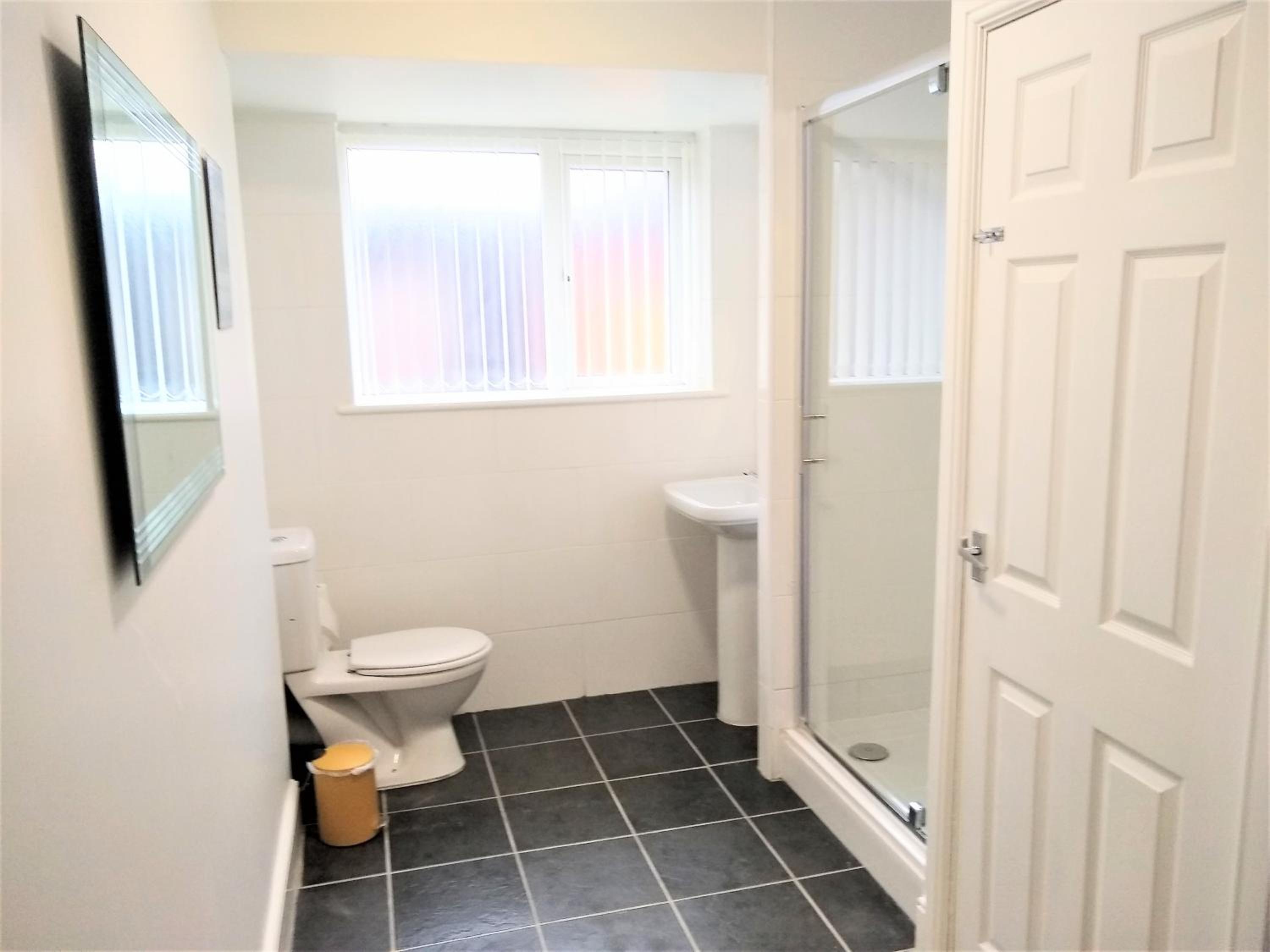 Modern comfy 2-Bedroom flat in St Helens view 4