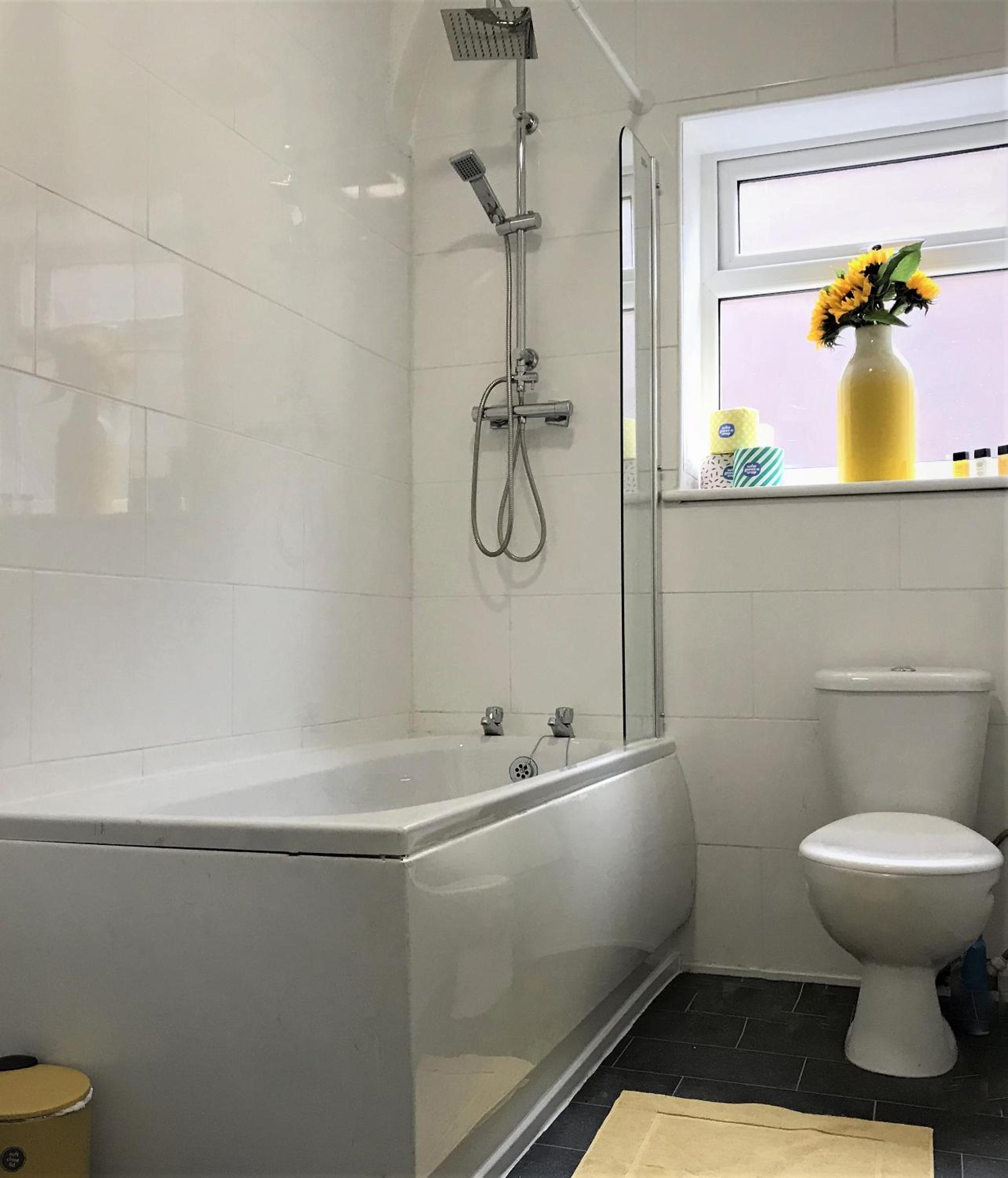 Restful 1-Bedroom flat in St Helens view 4