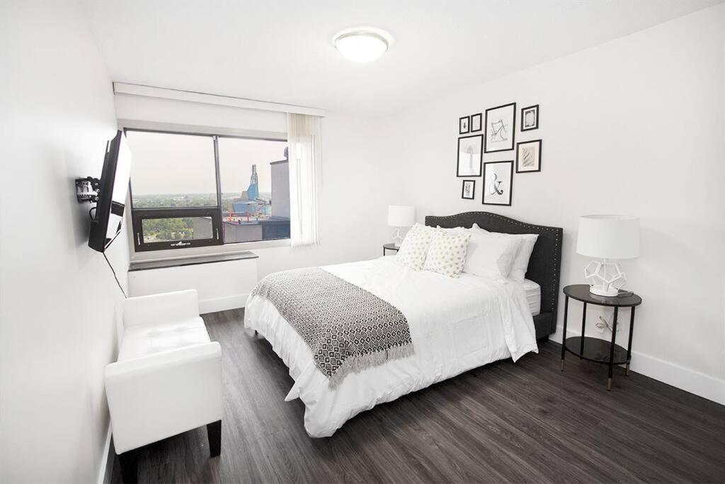 Luxurious one-bedroom with in suite laundry and parking! view 5