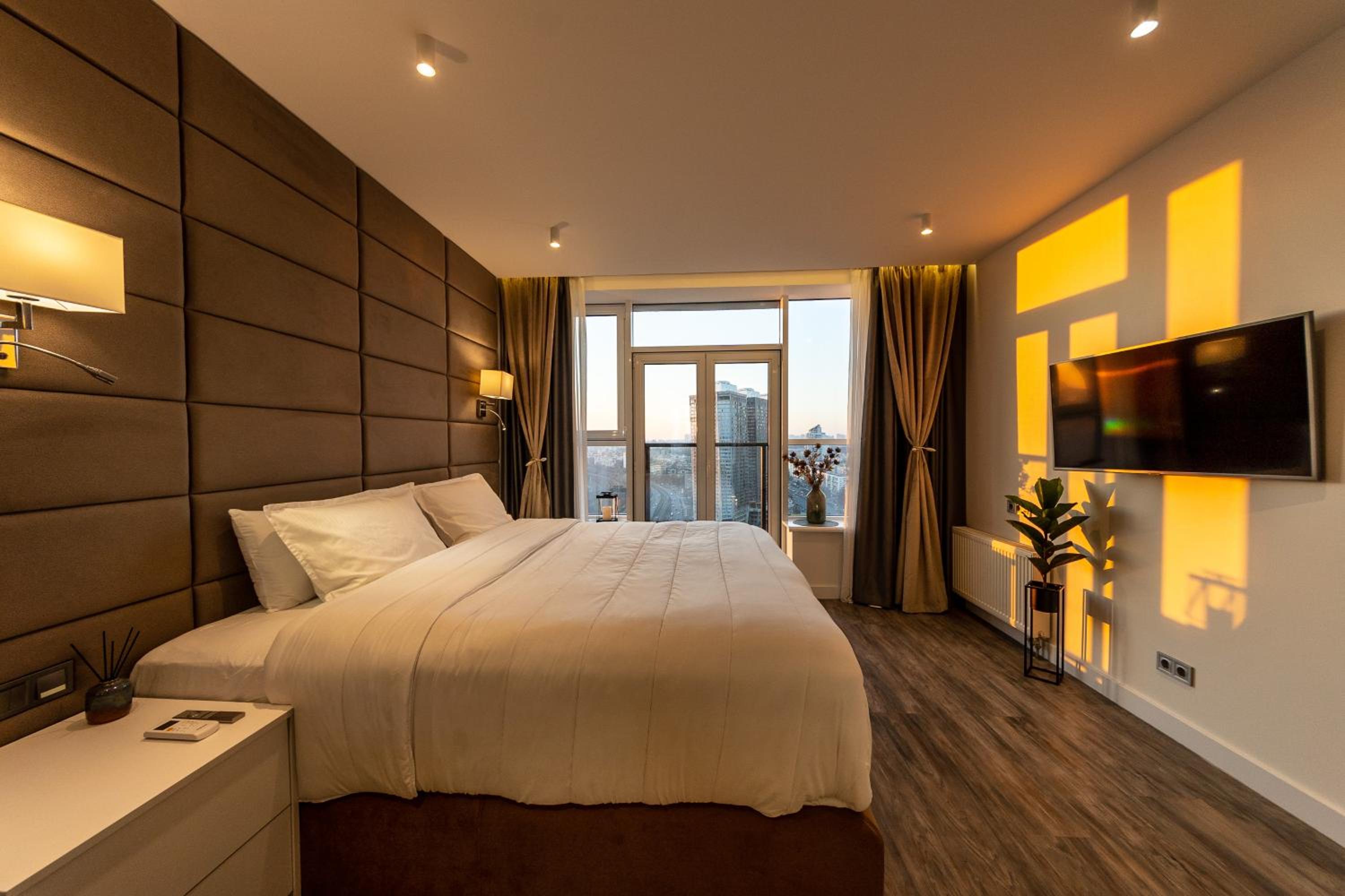 VICTORY-38 LUXURY APARTMENT CEnTER view 3
