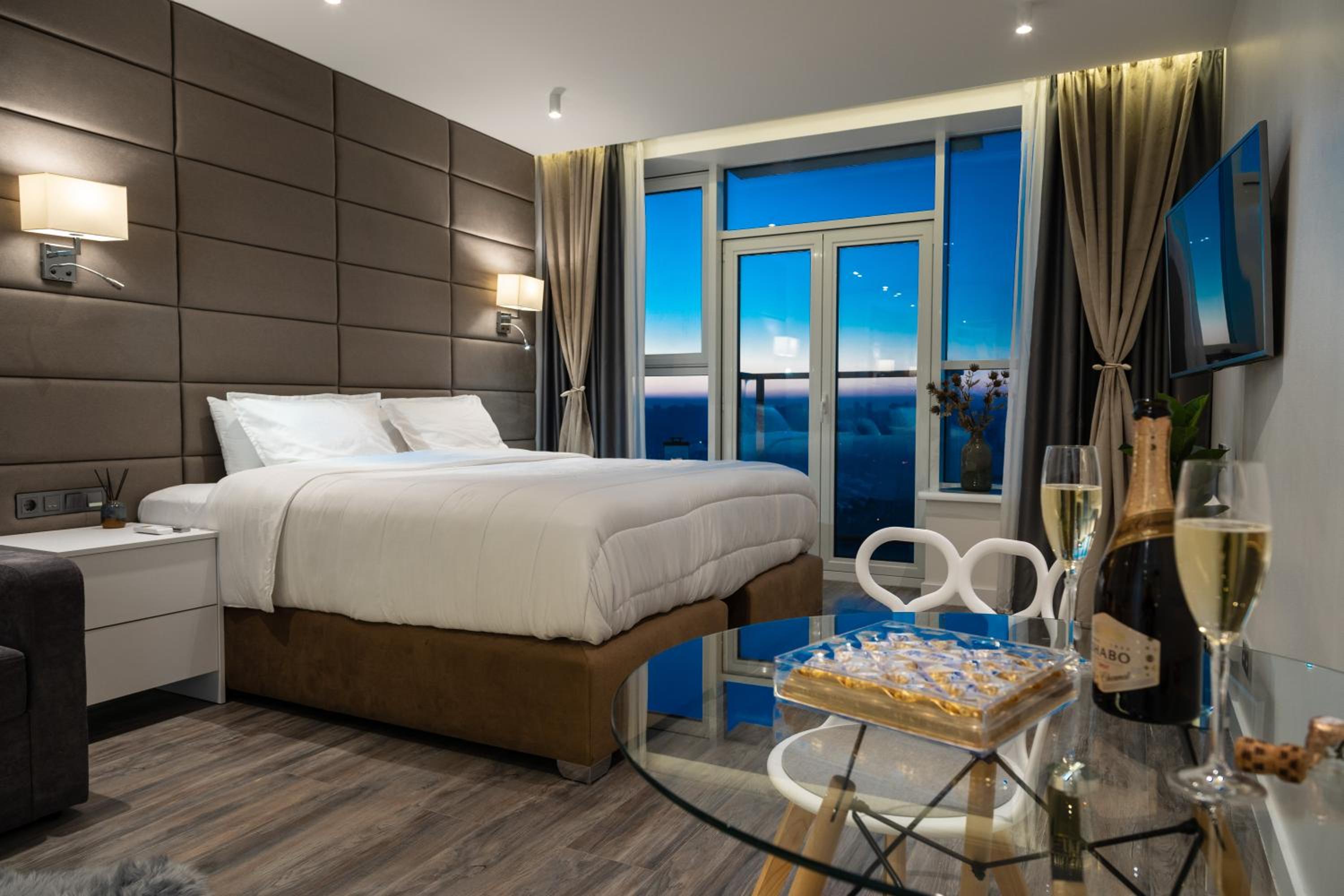 VICTORY-38 LUXURY APARTMENT CEnTER view 2
