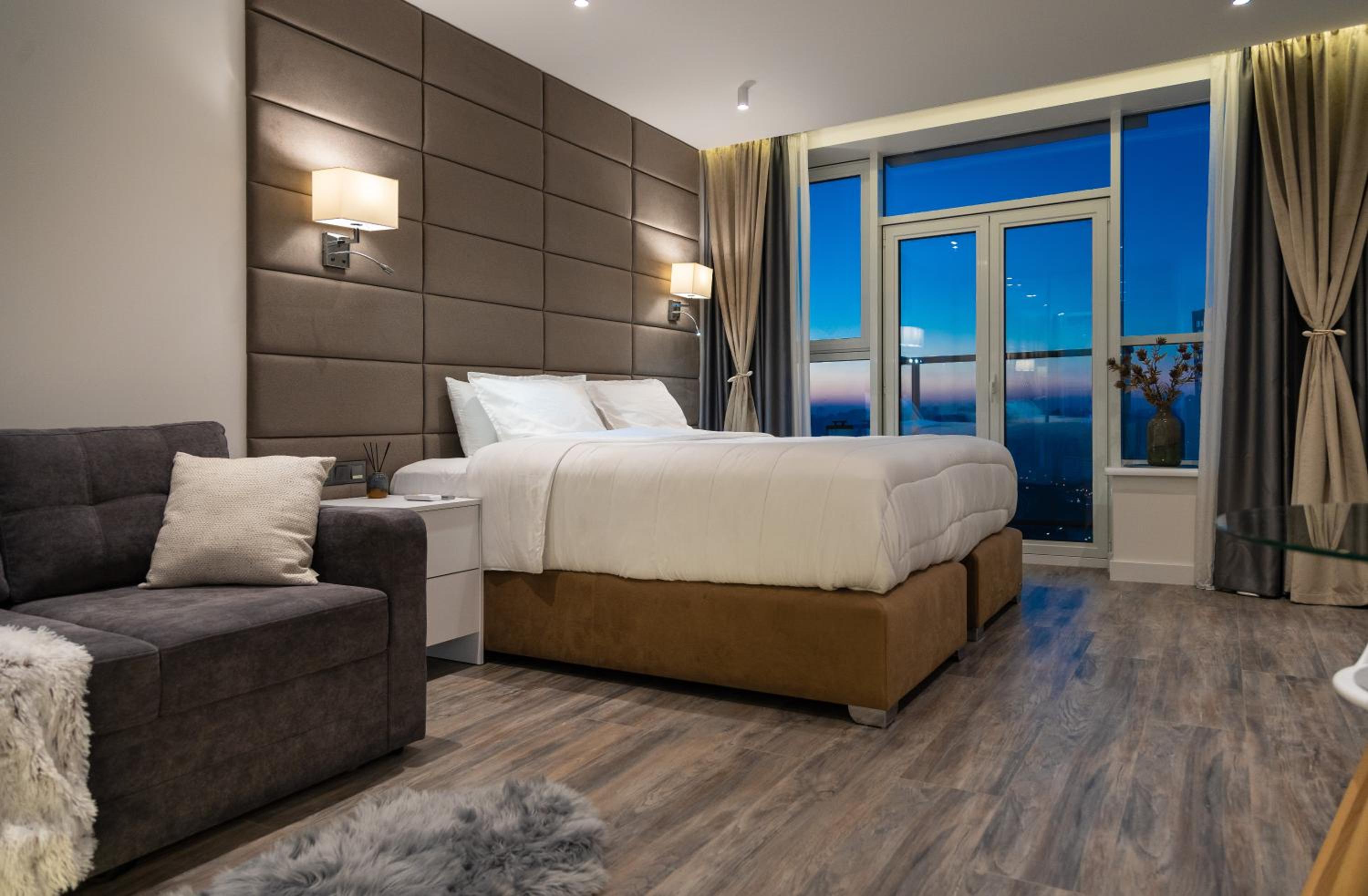 VICTORY-38 LUXURY APARTMENT CEnTER view 5