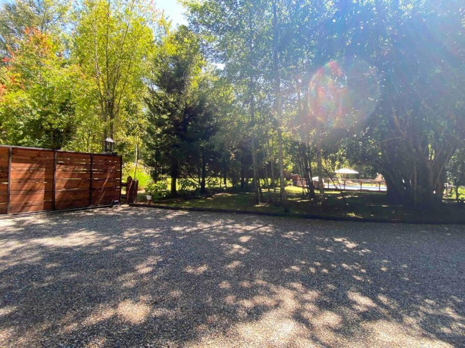 Acogedora cabaña al borde del Río Claro