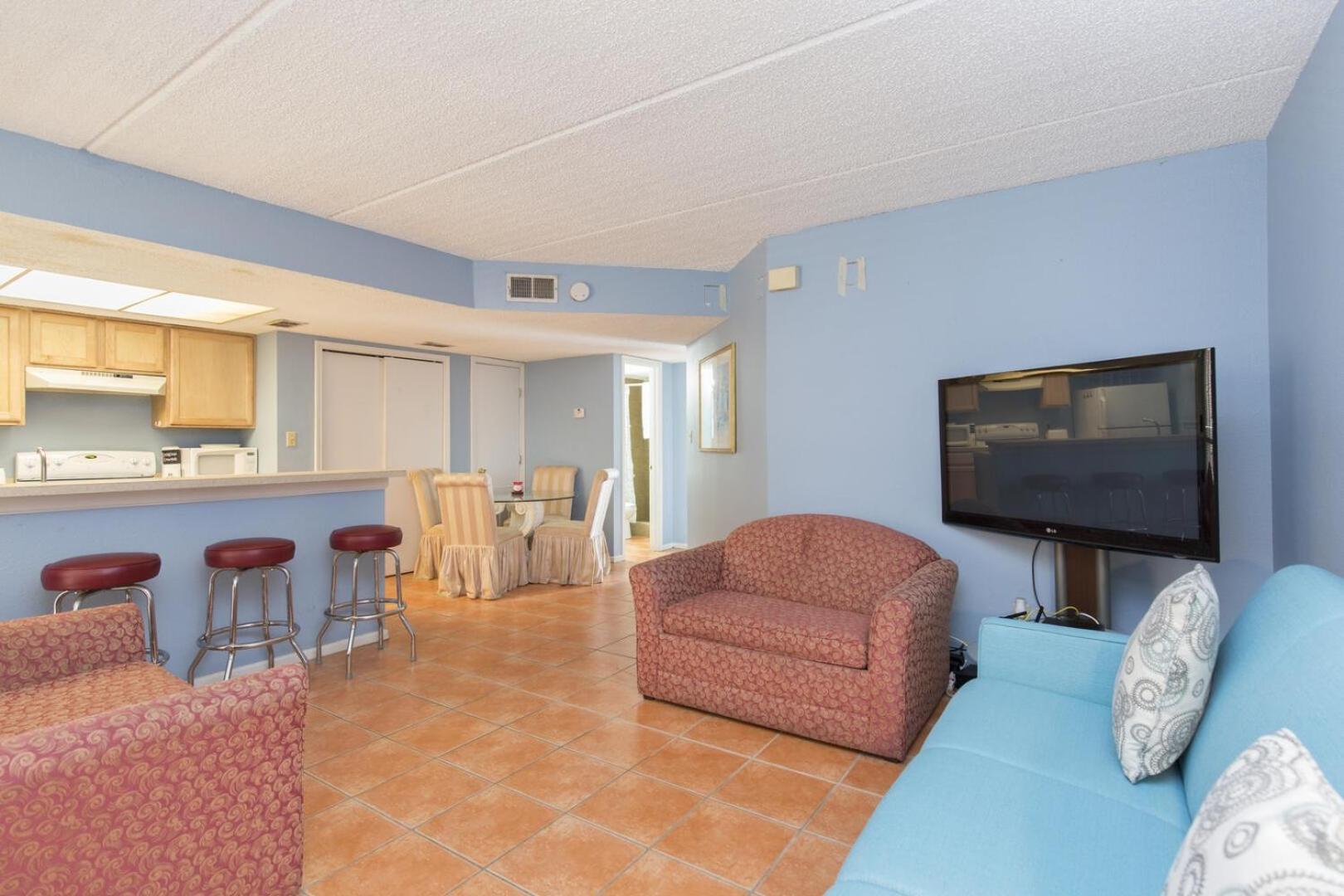 Walk to Beach House in Heart of Entertainment District - Atrium unit 102 view 3