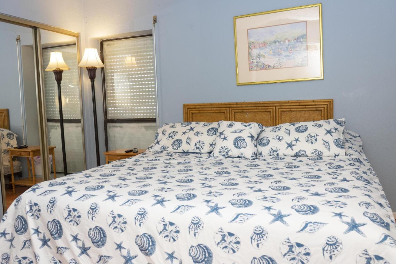 Walk to Beach House in Heart of Entertainment District - Atrium unit 102 view 4