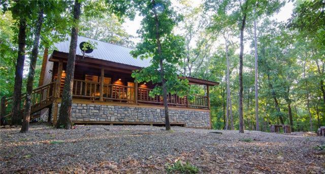 Hotel Forest Edge Cozy Cabin Fire Pit - Image 1