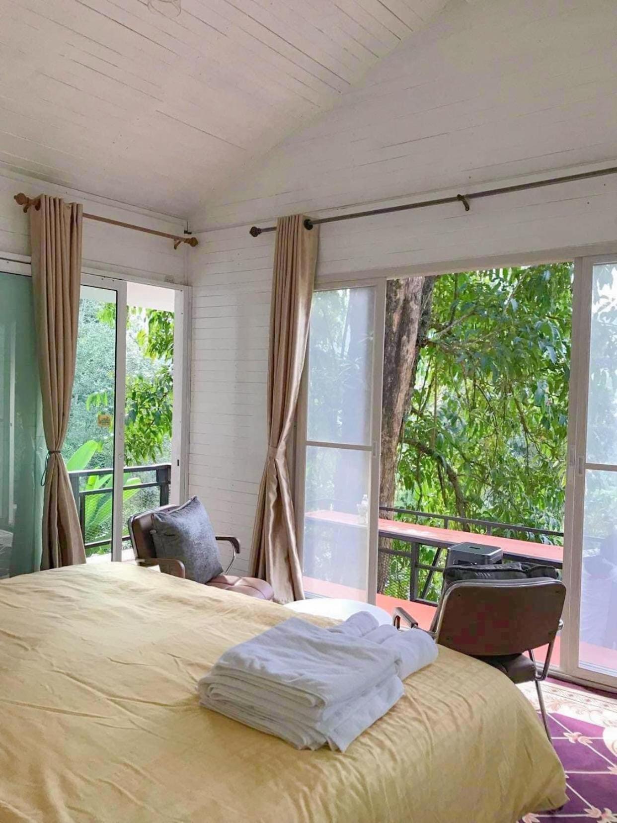 บ้านชายดอย Glamping ดอยแม่แจ๋ม cheason ,Muangpan, Lampang view 4
