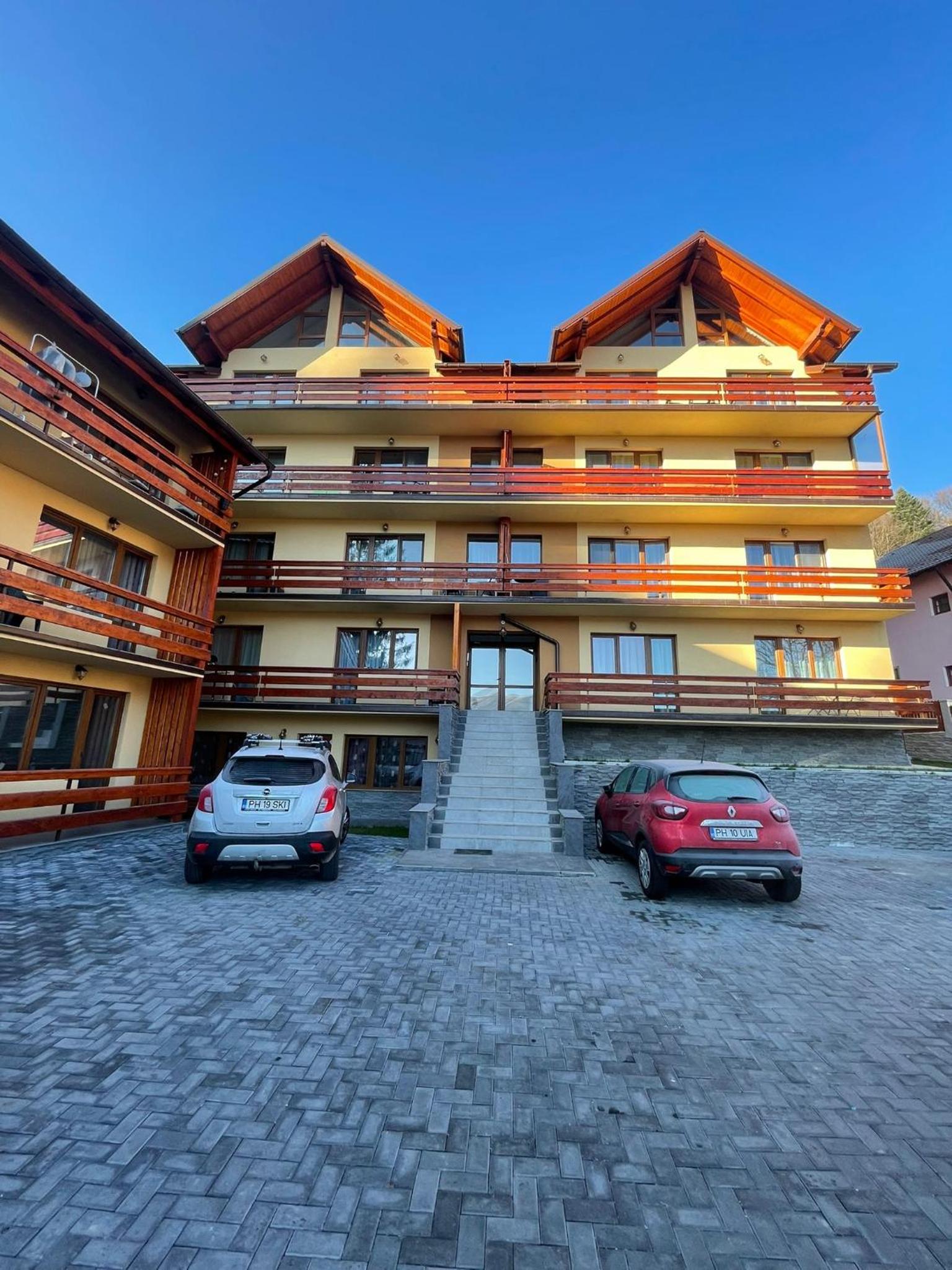 Chic Peak Apartment - Kalinderu Slope & View view 2