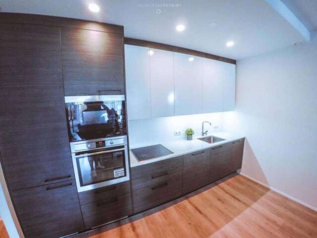 Luxury New Apt in Downtown (83 sqm) view 4