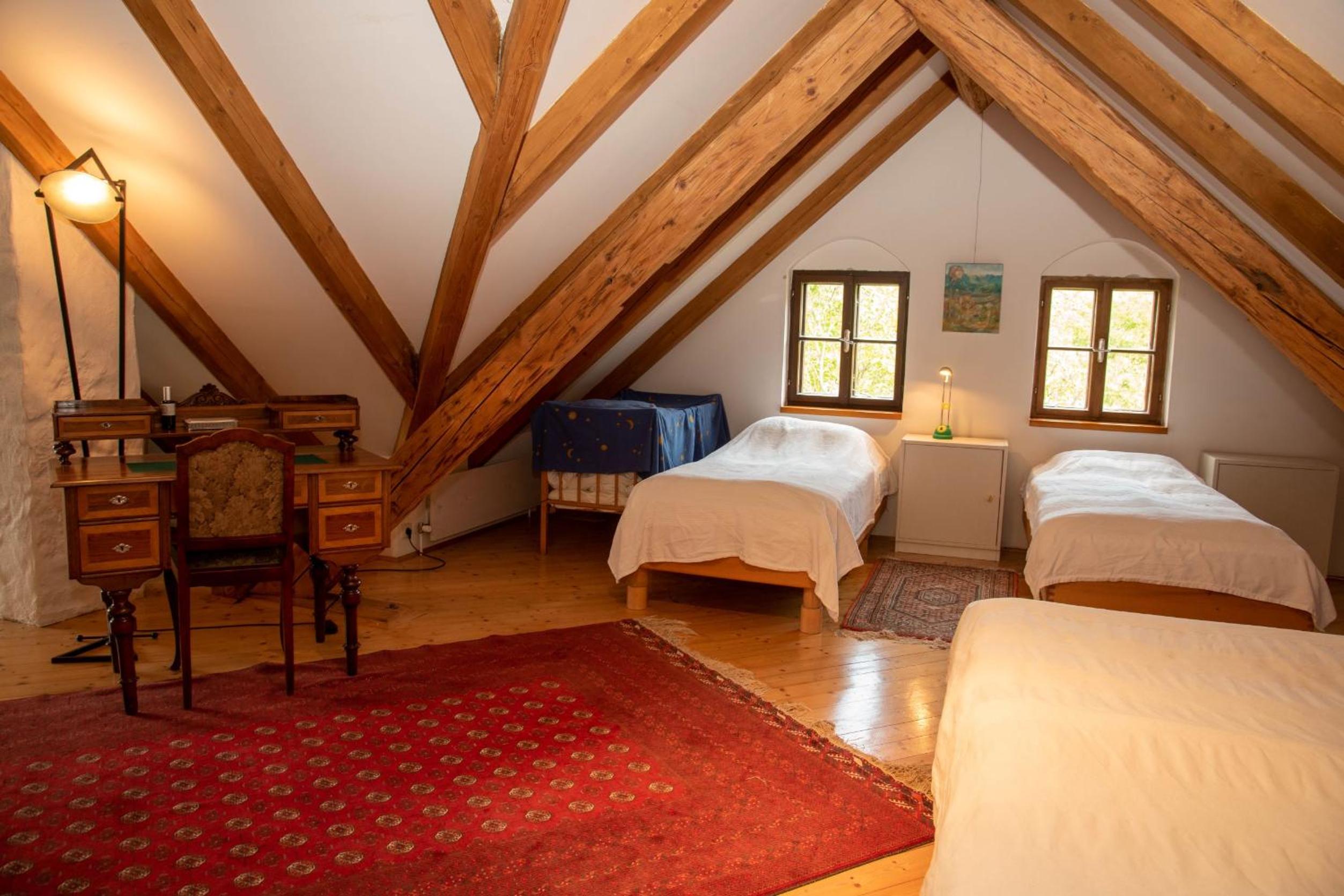 WALD-LAND-HOF Schloss Rosenau