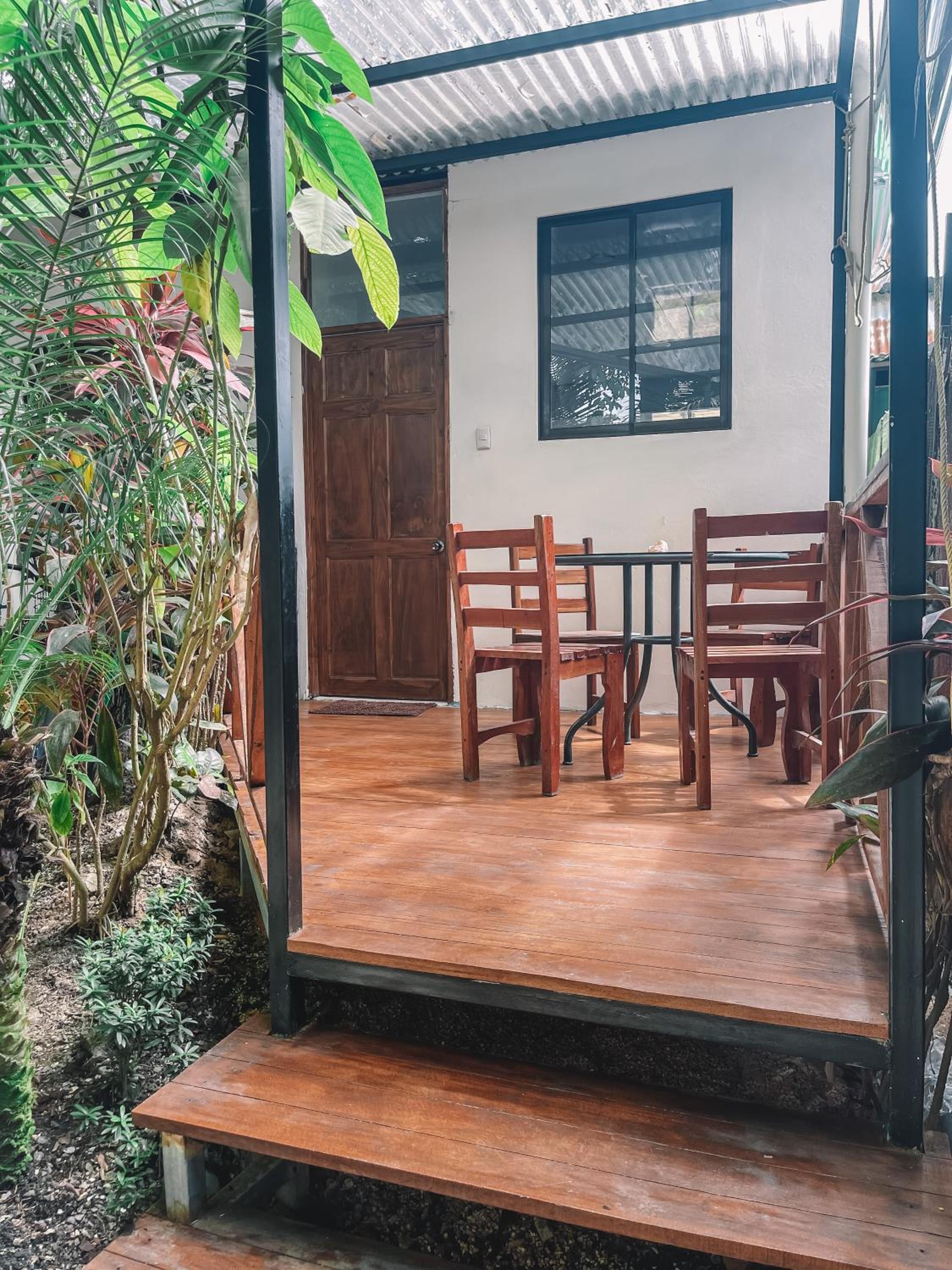 El Gato Rojas Surf Hostel