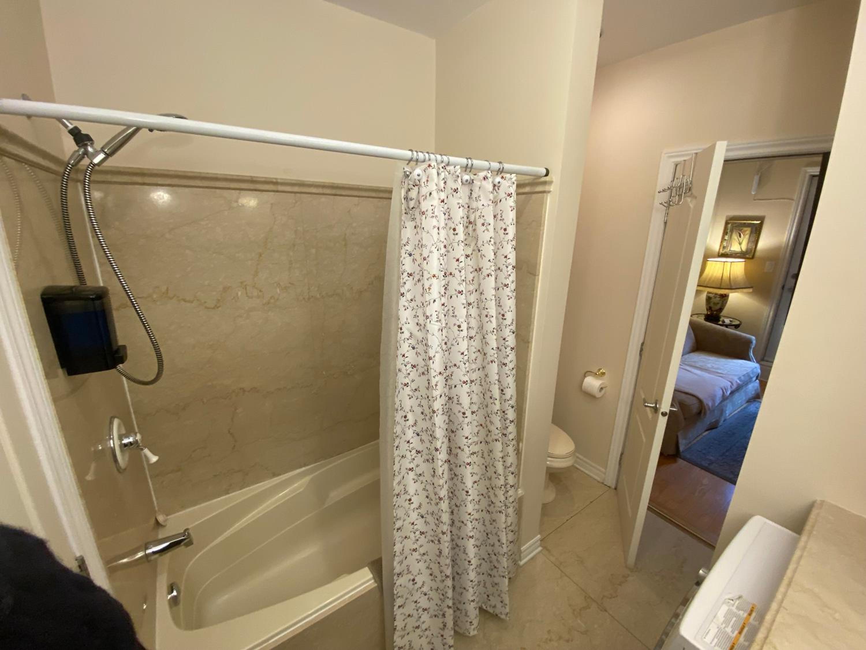 ApartHotelMontreal by Les Terrasses Saint Urbain 2225I2