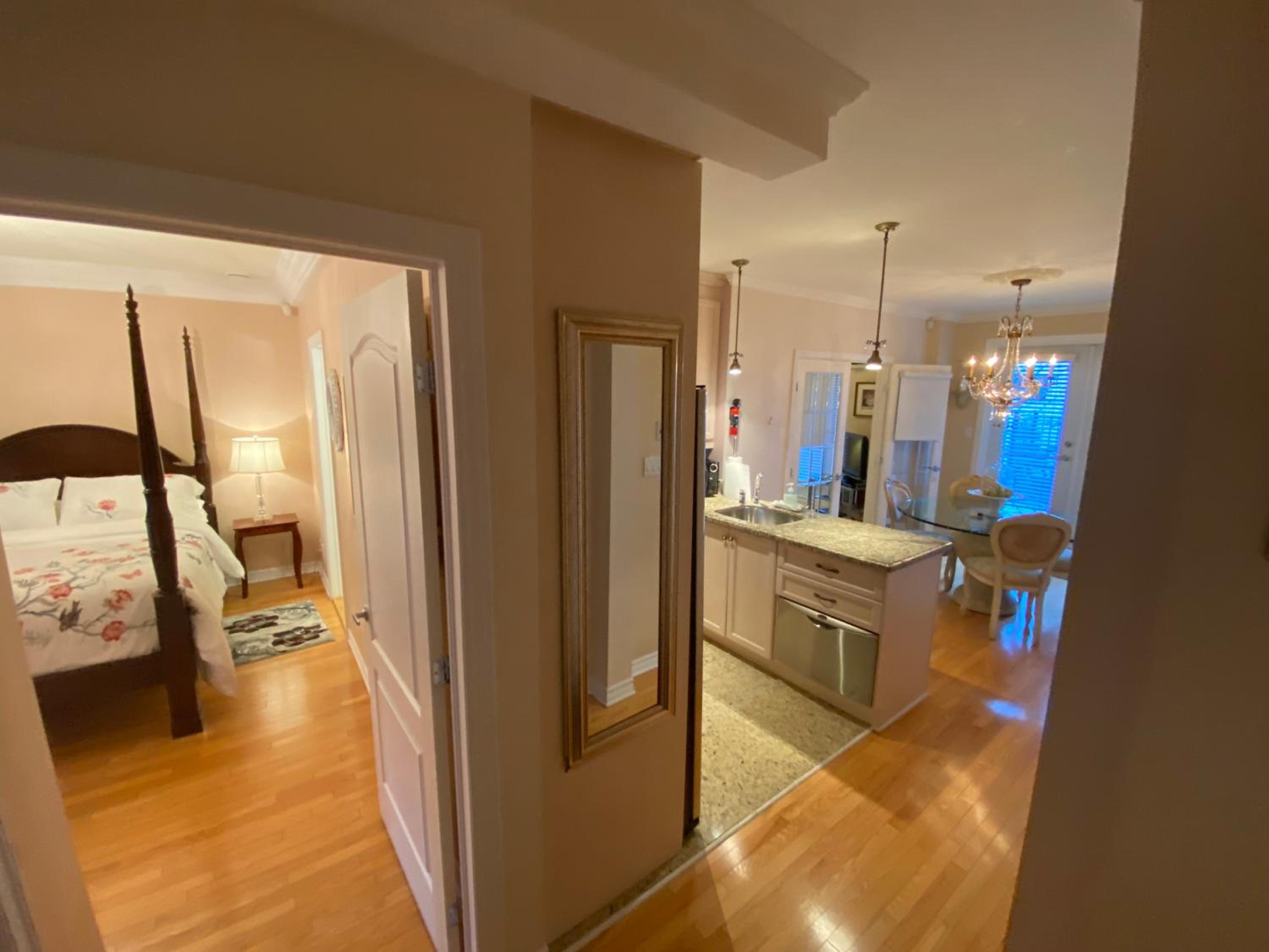 ApartHotelMontreal by Les Terrasses Saint Urbain 2225I2