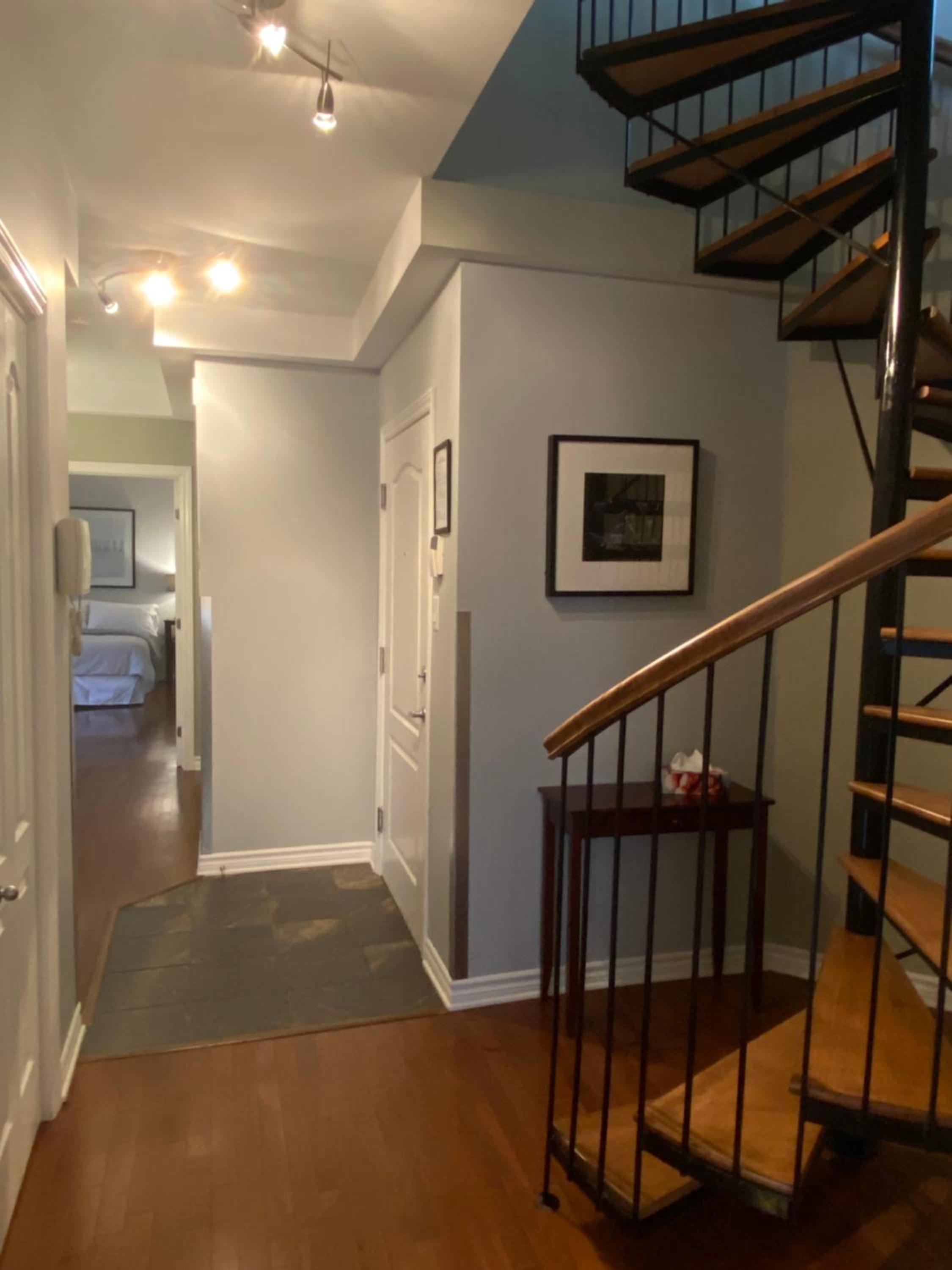 ApartHotelMontreal by Les Terrasses Saint Urbain 2225I2