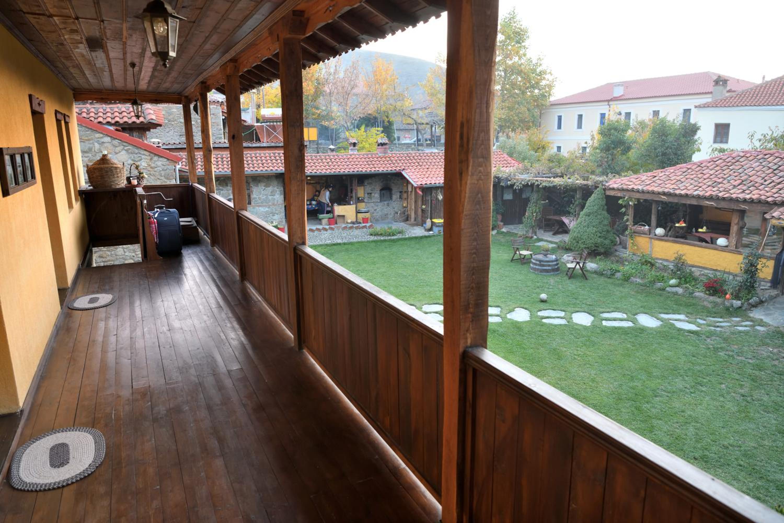 Photo 8