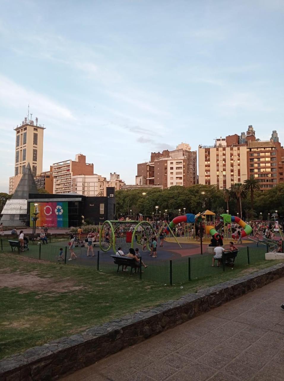 Excepcional dpto frente a Plaza de la Intendencia