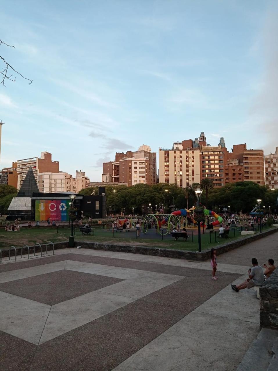 Excepcional dpto frente a Plaza de la Intendencia