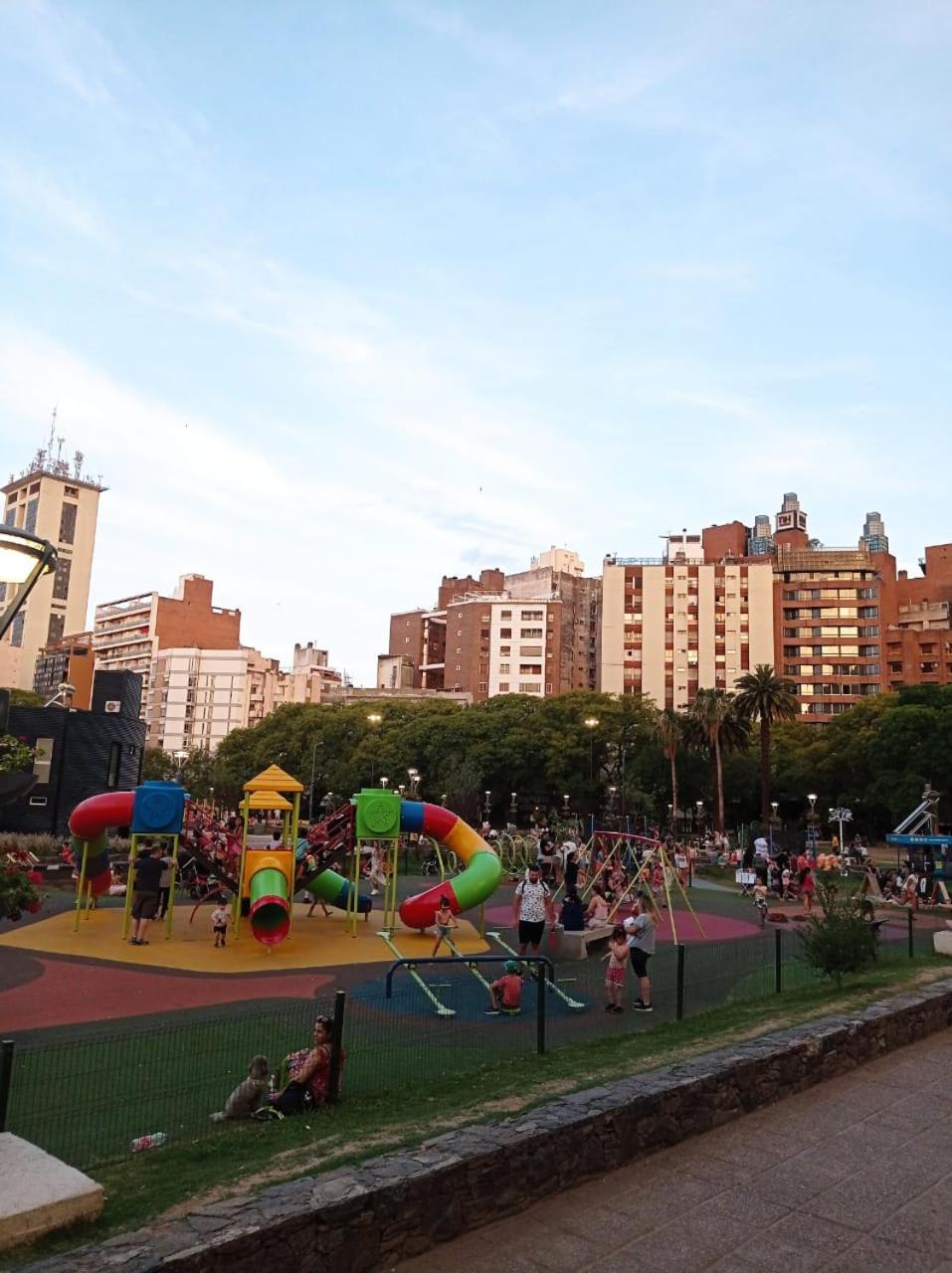 Excepcional dpto frente a Plaza de la Intendencia