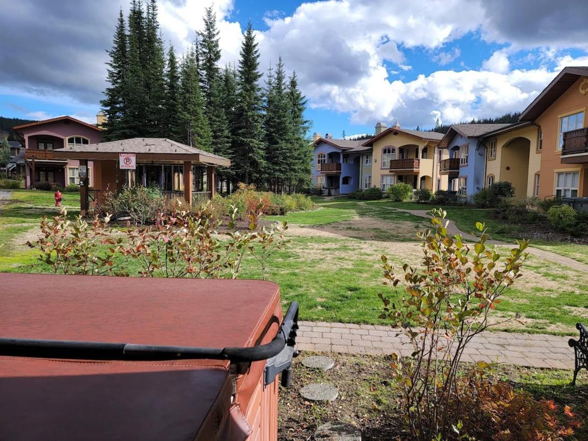 2BR in Crystal Forest, Ski In, Ski Out, Fireplace, Private Hot Tub, Steps to the Village
