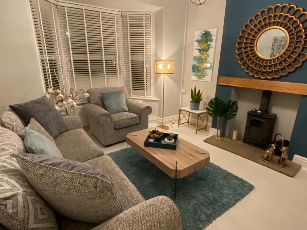 Cathedral Quarter House with free Secure Driveway Parking for 2 Cars, photo 18