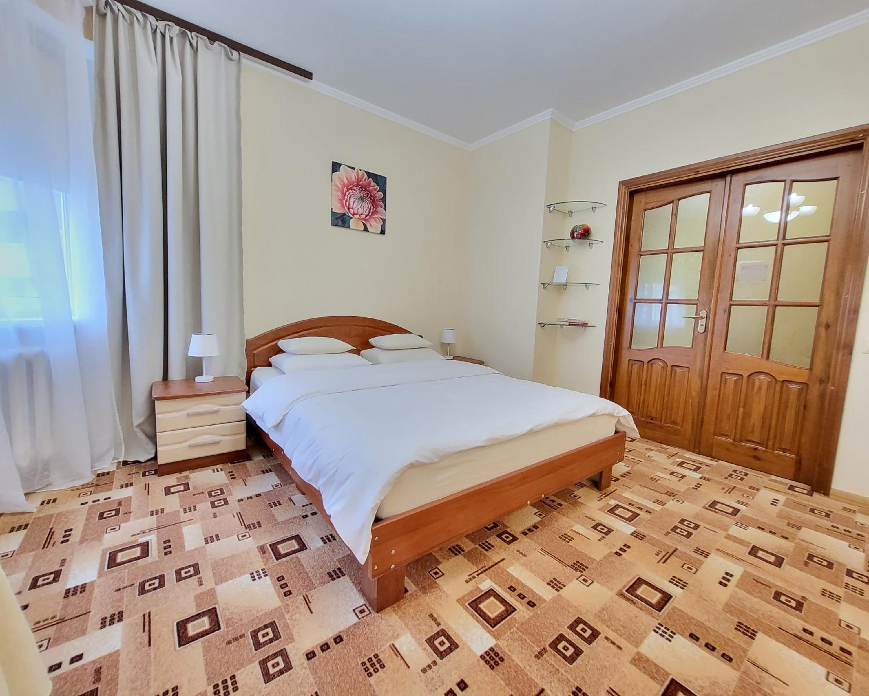 Apartment on Hryshka Street view 5