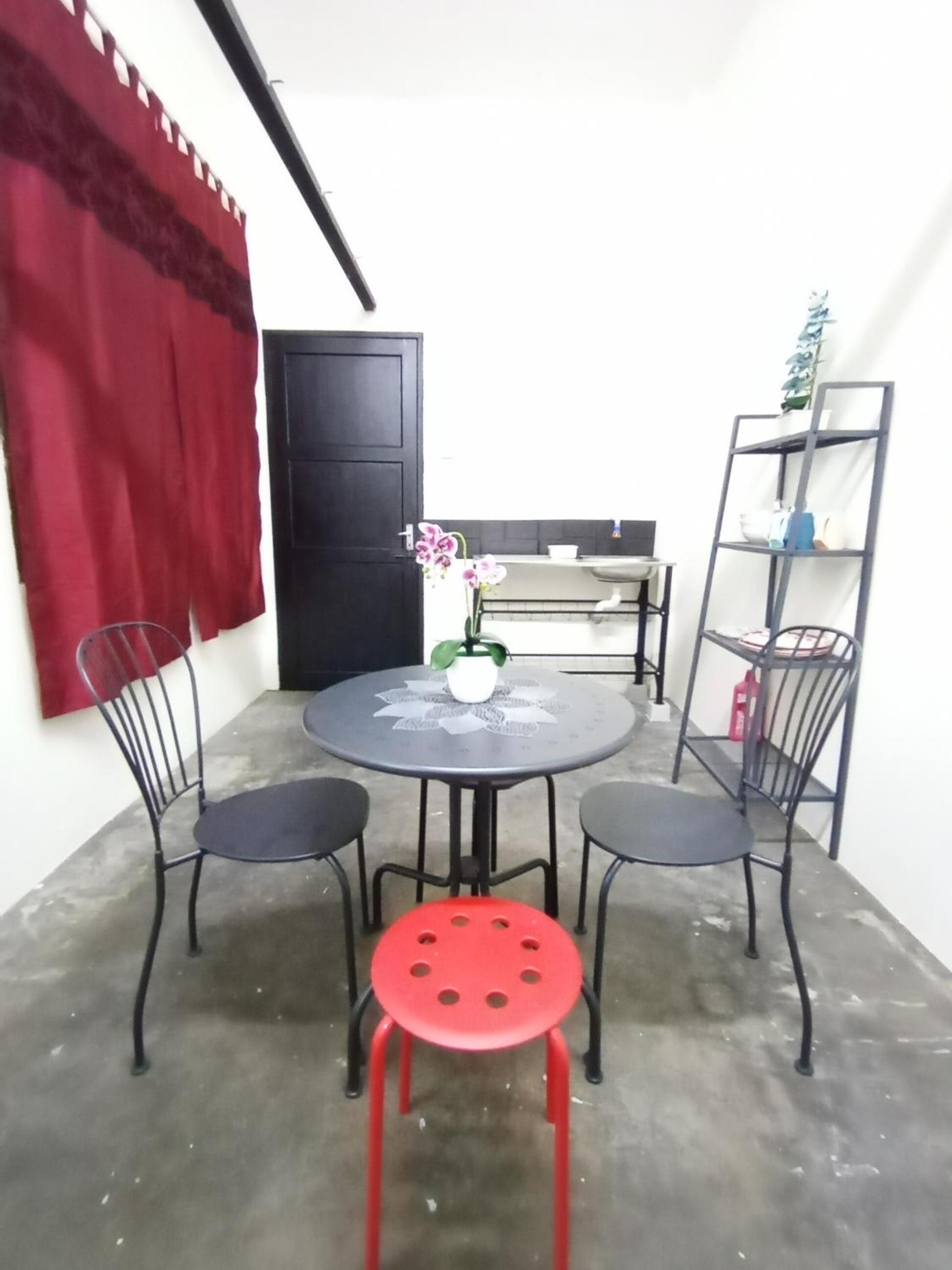Minimalist Shop Stay @ Royal Town photo 3