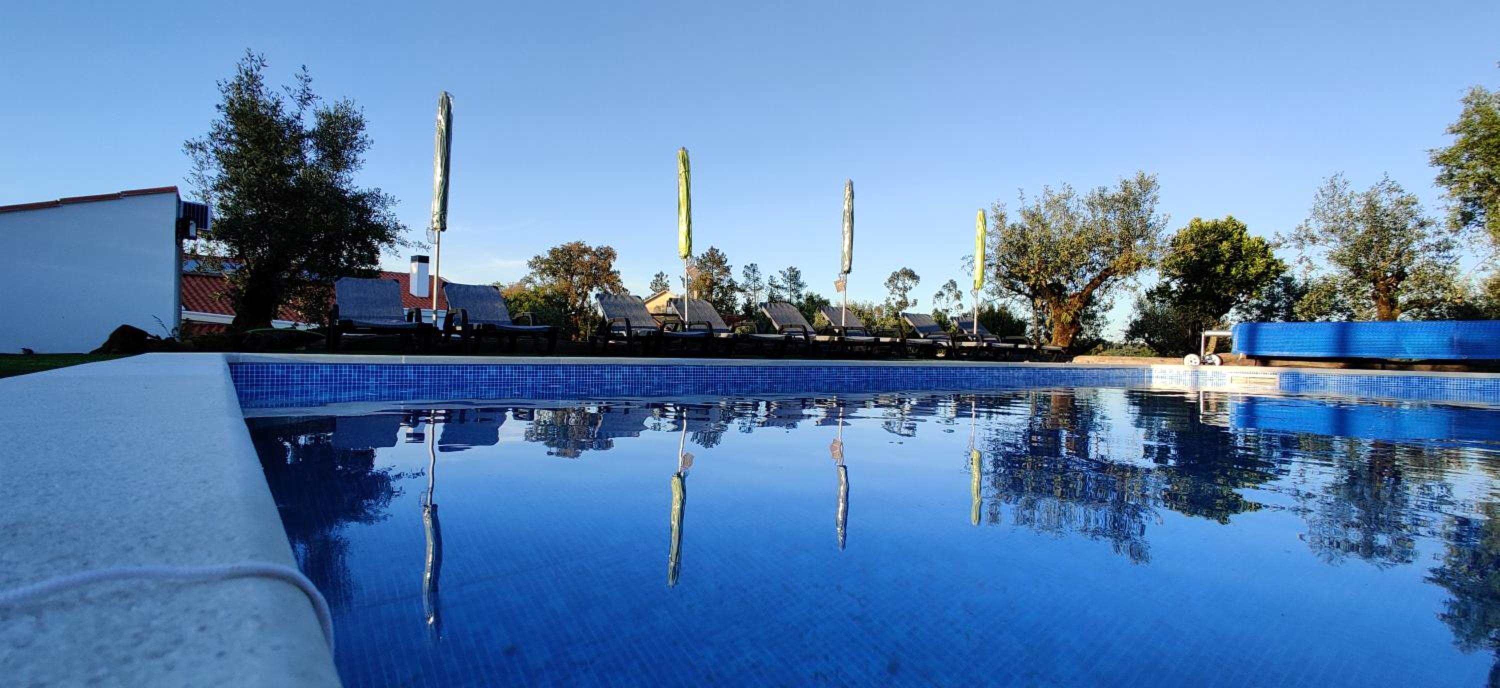 Poço e Meio - Padel & Pool view 3