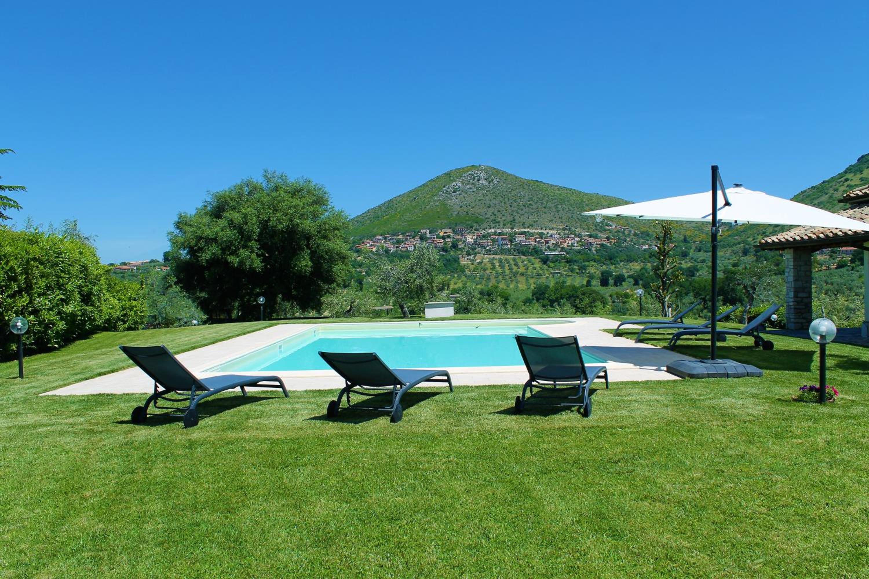 LO SCRIGNO COUNTRY HOUSE view 3