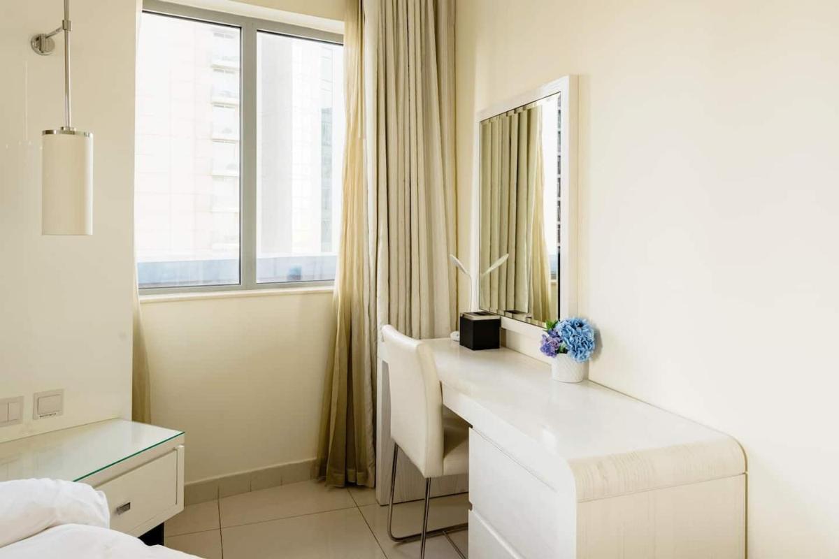 Elegant Apartment with Burj Khalifa View, Downtown